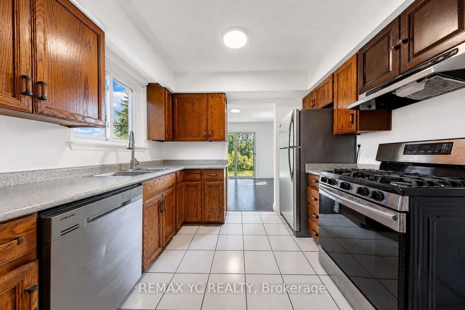 Photo 9 of 35 Kitsilano Crescent, Richmond Hill, North Richvale — HOMEH