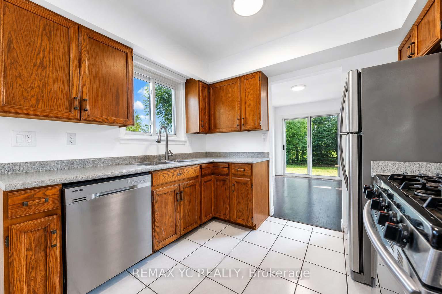 Photo 10 of 35 Kitsilano Crescent, Richmond Hill, North Richvale — HOMEH