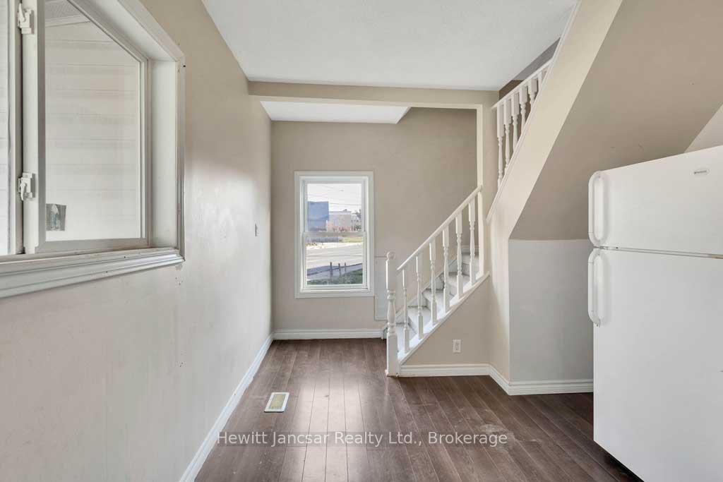 Photo 2 of 797 Hamilton Road, London, East M — HOMEH