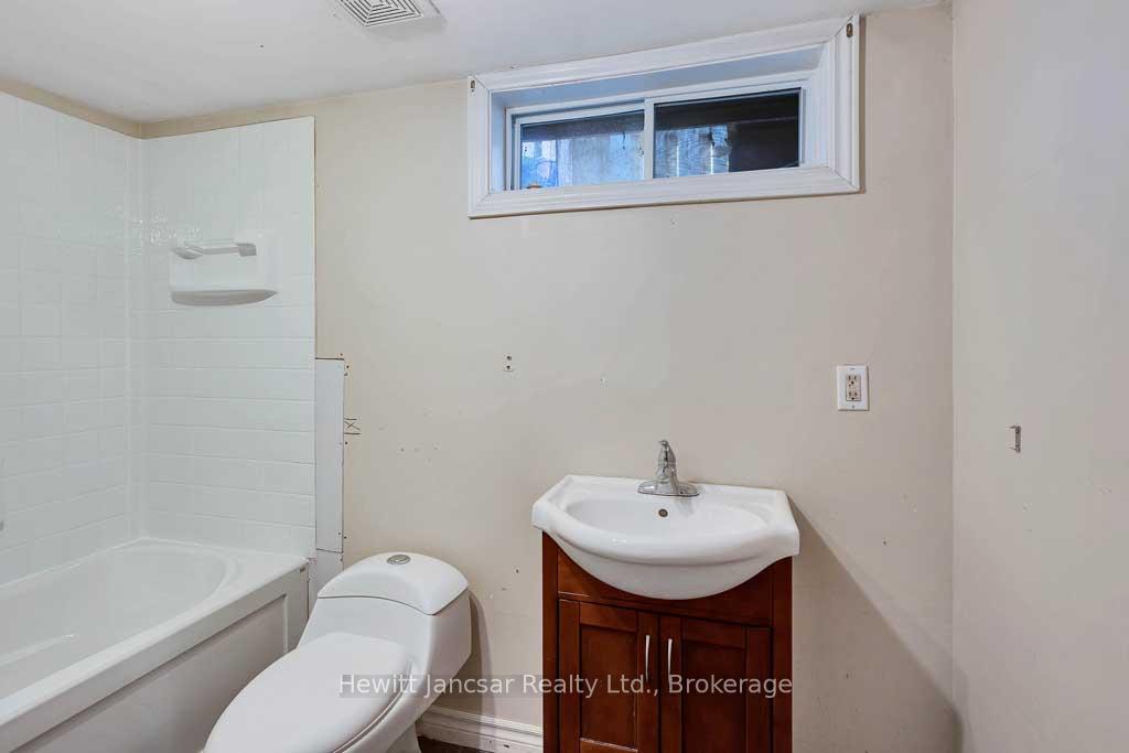 Photo 18 of 797 Hamilton Road, London, East M — HOMEH