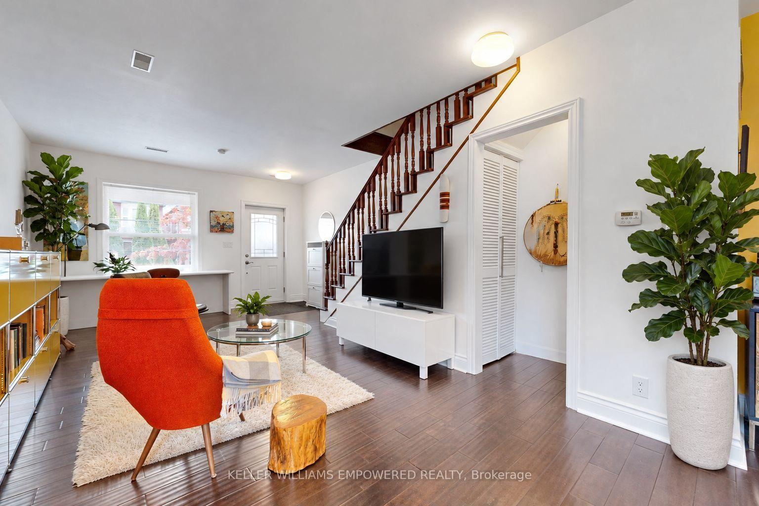 Photo 2 of 274 Wallace Avenue, Toronto, Dovercourt-Wallace Emerson-Junction — HOMEH