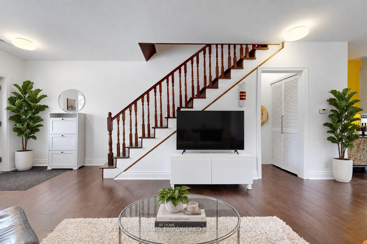 Photo 5 of 274 Wallace Avenue, Toronto, Dovercourt-Wallace Emerson-Junction — HOMEH