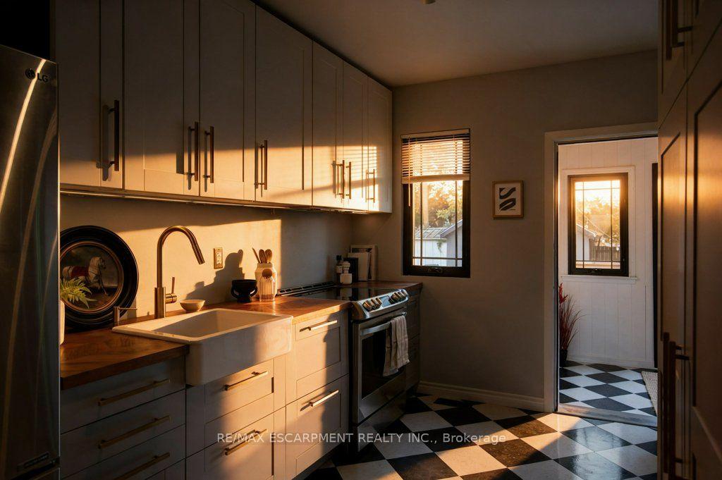 Photo 19 of 101 Cope Street, Hamilton, Homeside — HOMEH