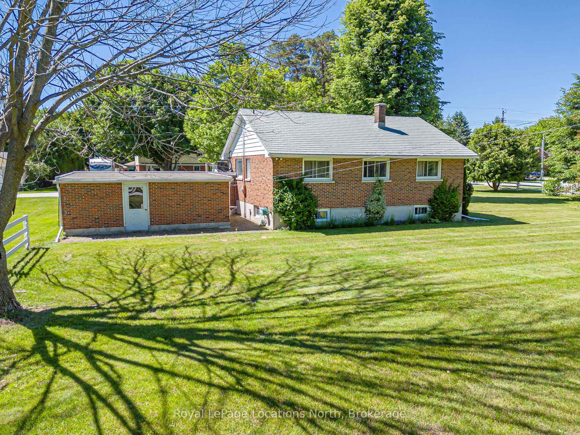 Photo 3 of 2 Buist Street, Clearview, Nottawa — HOMEH
