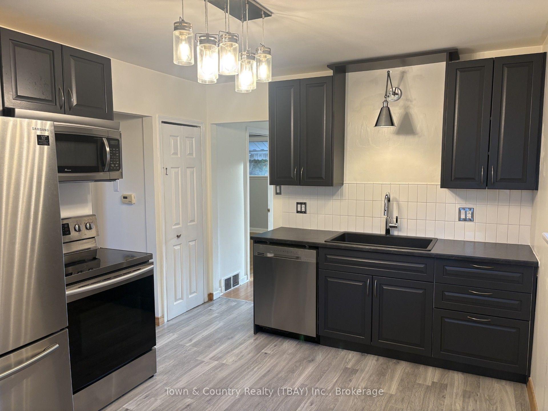 Photo 2 of 1113 Crawford Avenue, Thunder Bay, Westfort — HOMEH