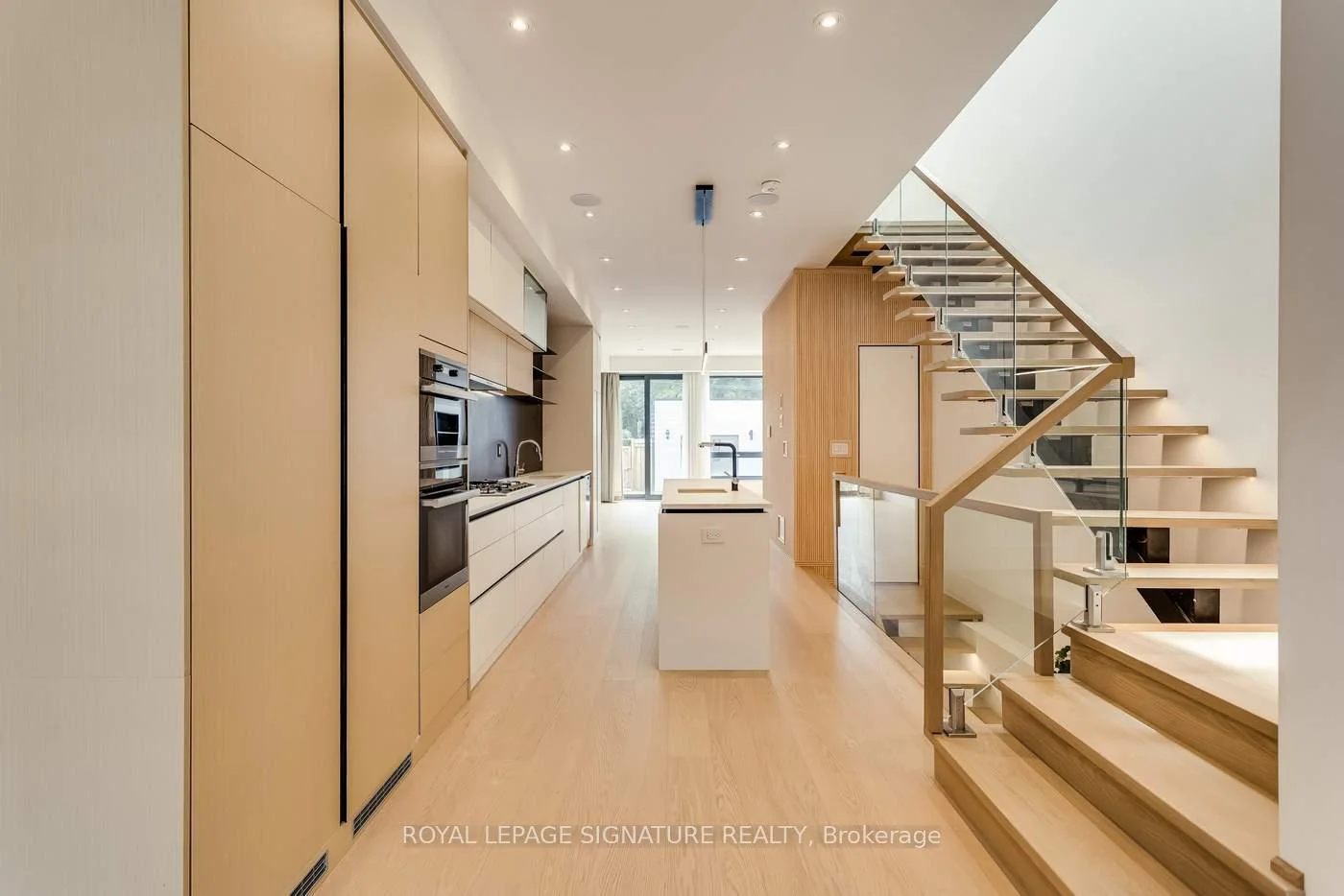 Photo 2 of 511 Woburn Avenue, Toronto, Bedford Park-Nortown — HOMEH
