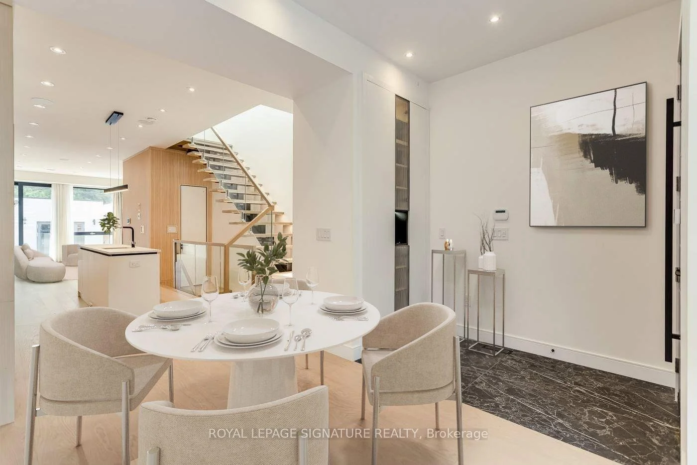 Photo 5 of 511 Woburn Avenue, Toronto, Bedford Park-Nortown — HOMEH