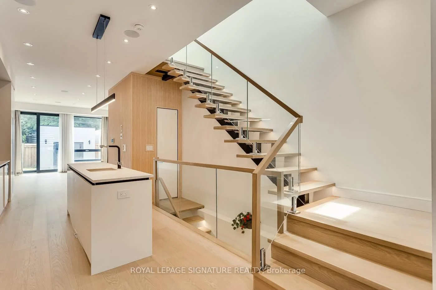 Photo 8 of 511 Woburn Avenue, Toronto, Bedford Park-Nortown — HOMEH