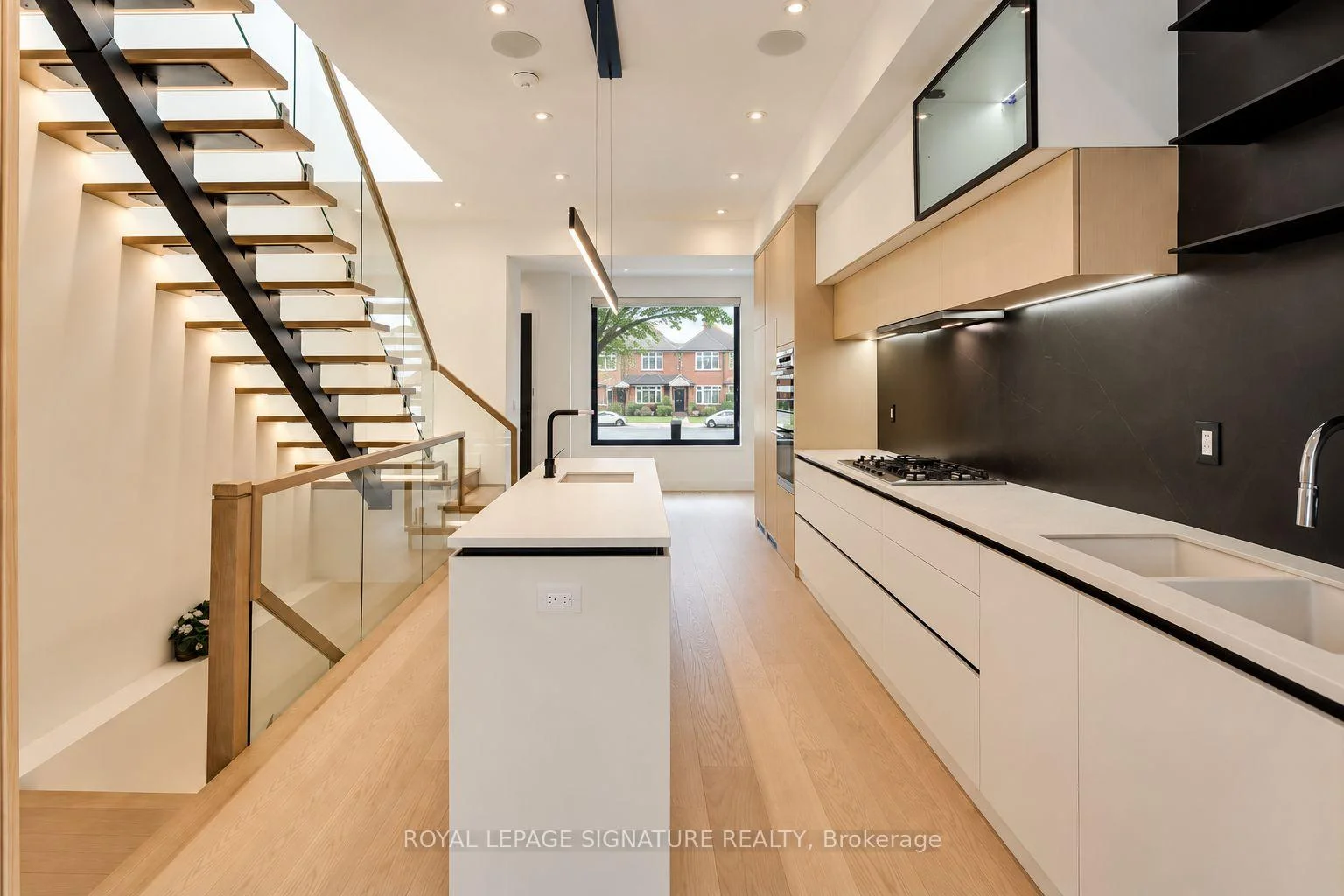 Photo 10 of 511 Woburn Avenue, Toronto, Bedford Park-Nortown — HOMEH