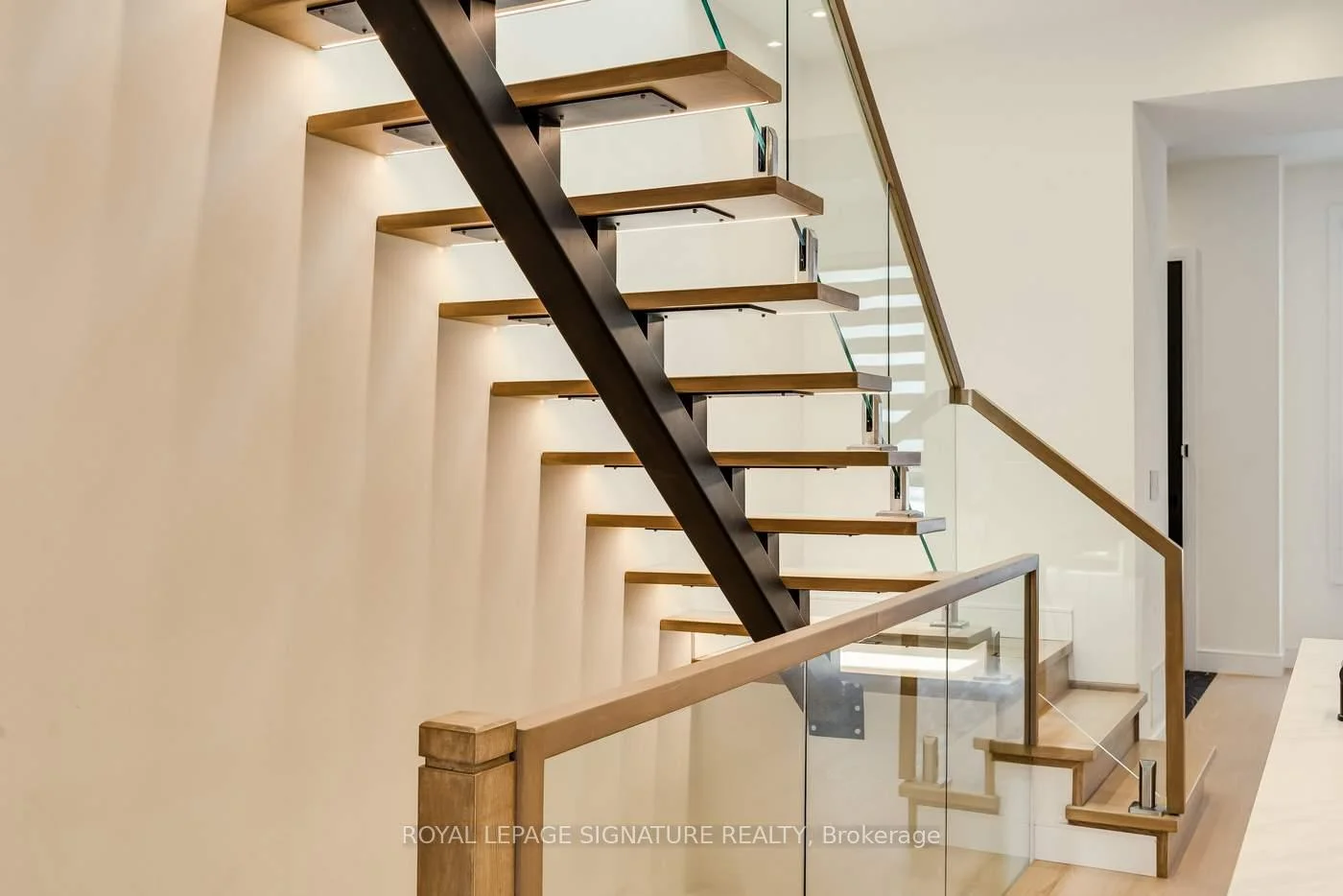Photo 20 of 511 Woburn Avenue, Toronto, Bedford Park-Nortown — HOMEH
