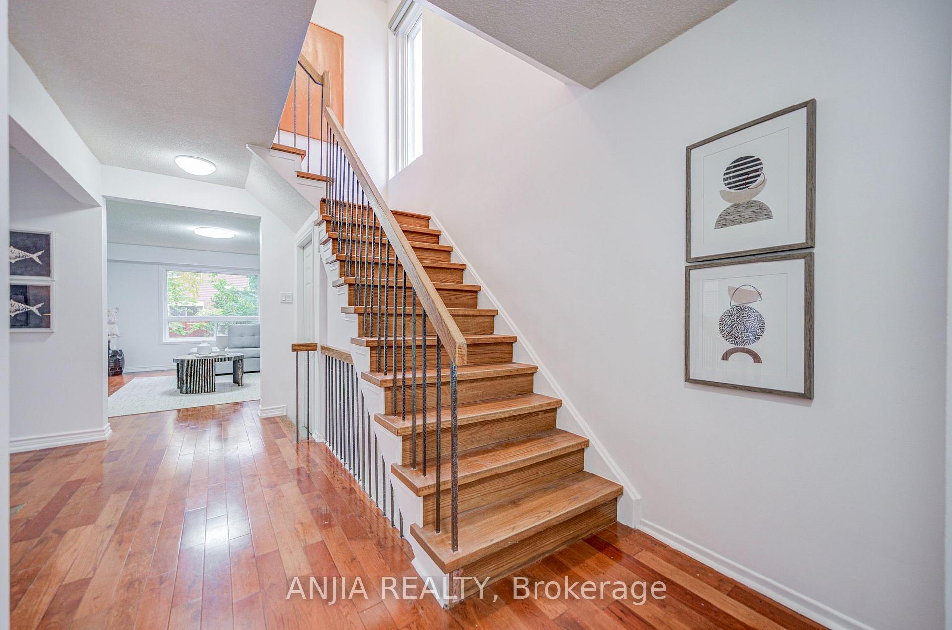 Photo 4 of 3 Mossbrook Crescent, Scarborough, Steeles — HOMEH