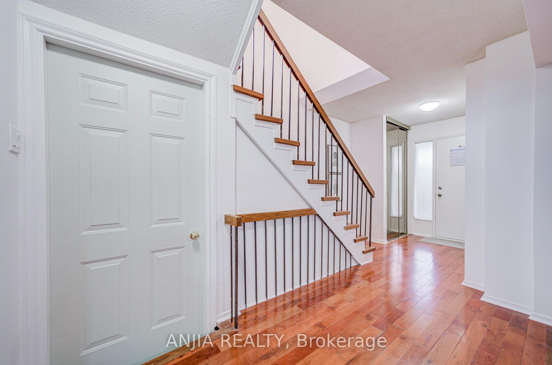 Photo 5 of 3 Mossbrook Crescent, Scarborough, Steeles — HOMEH
