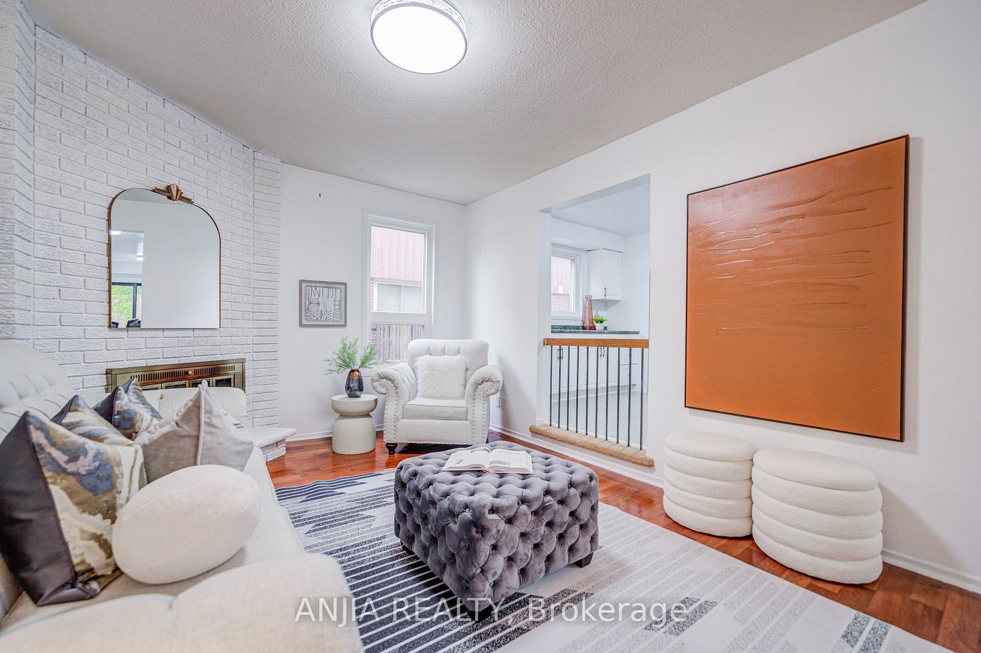 Photo 8 of 3 Mossbrook Crescent, Scarborough, Steeles — HOMEH