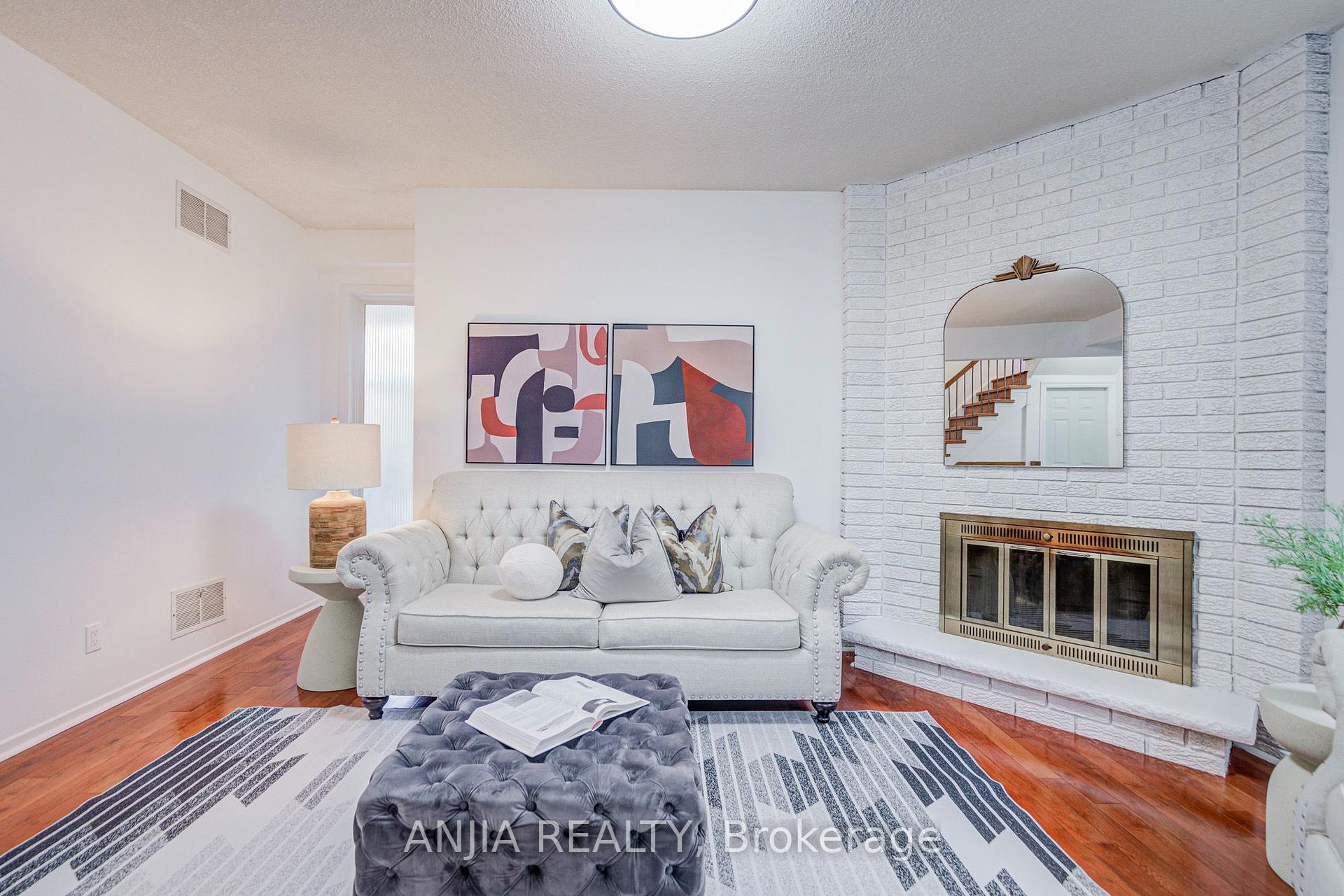 Photo 9 of 3 Mossbrook Crescent, Scarborough, Steeles — HOMEH