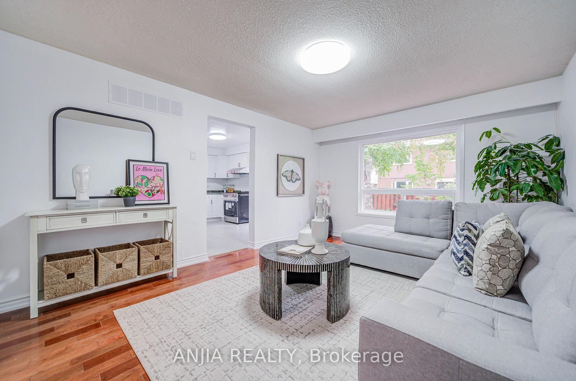 Photo 11 of 3 Mossbrook Crescent, Scarborough, Steeles — HOMEH