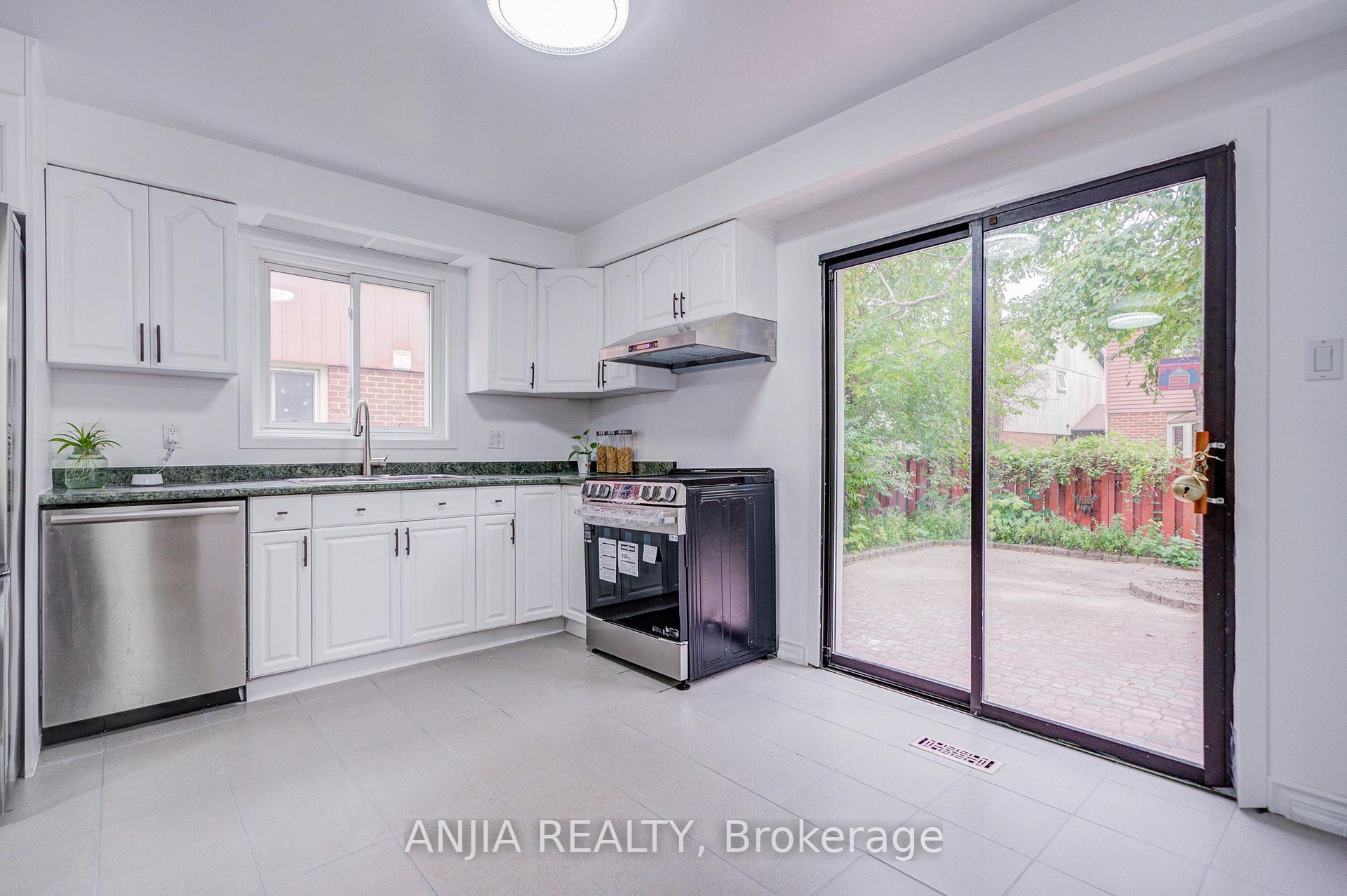 Photo 15 of 3 Mossbrook Crescent, Scarborough, Steeles — HOMEH