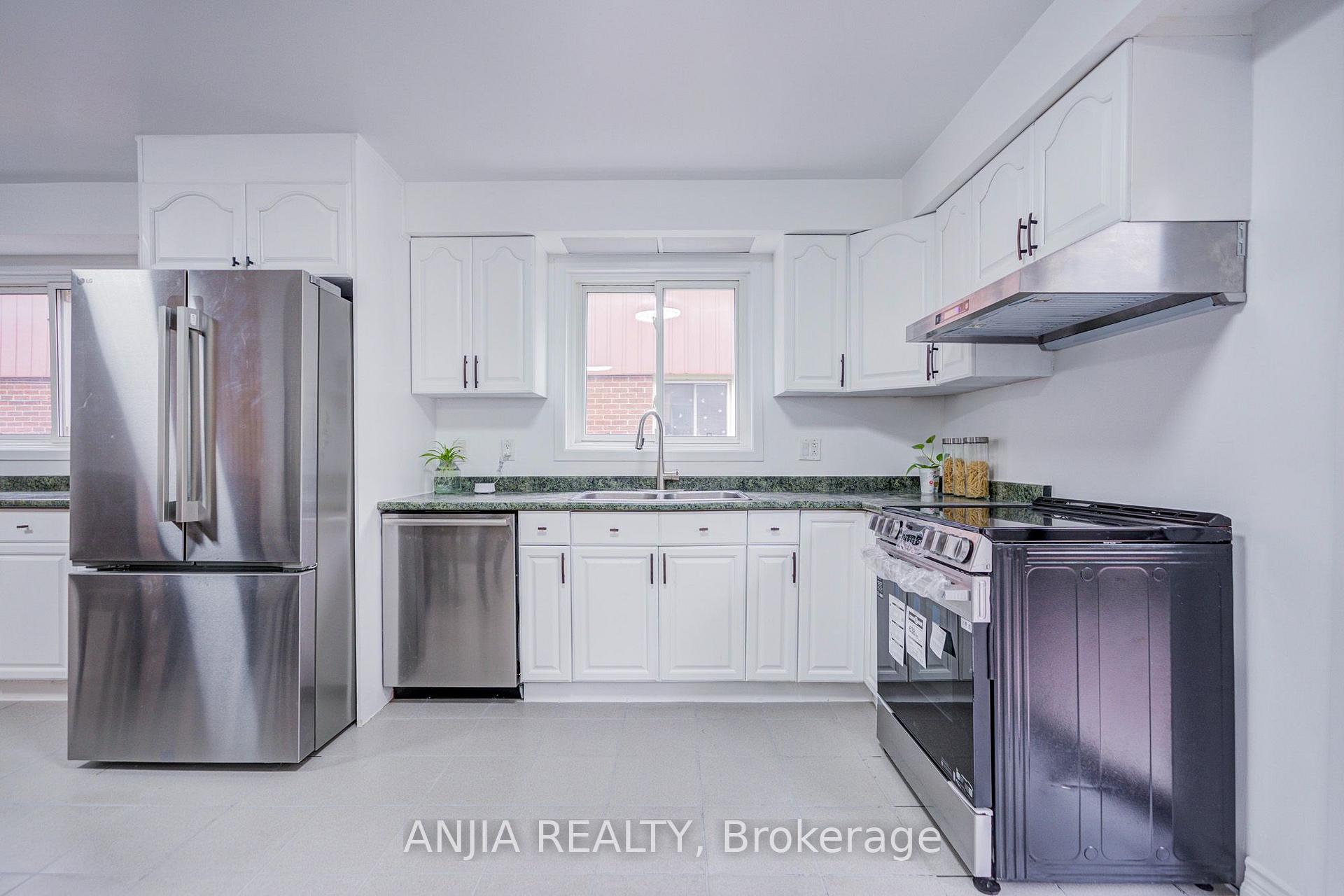 Photo 16 of 3 Mossbrook Crescent, Scarborough, Steeles — HOMEH