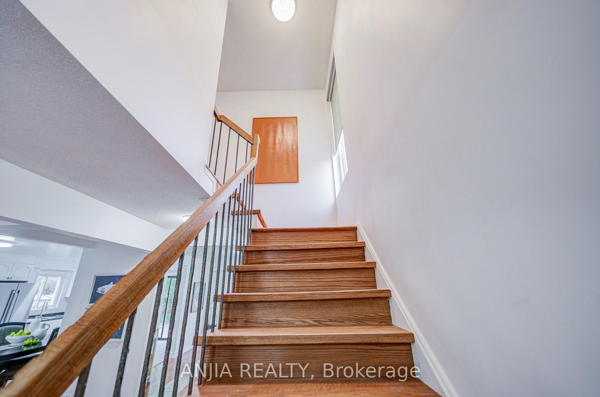 Photo 18 of 3 Mossbrook Crescent, Scarborough, Steeles — HOMEH