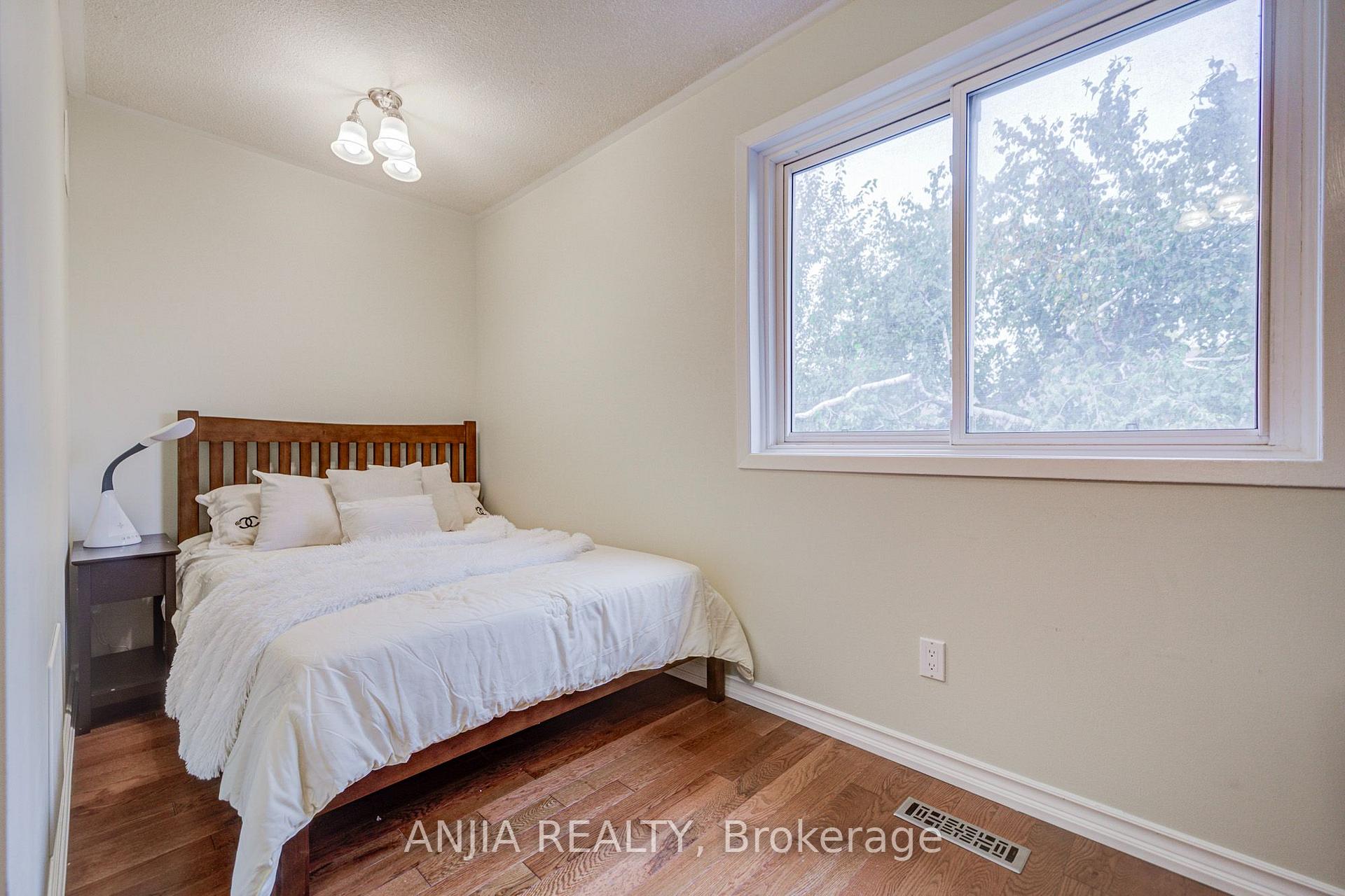 Photo 41 of 3 Mossbrook Crescent, Scarborough, Steeles — HOMEH