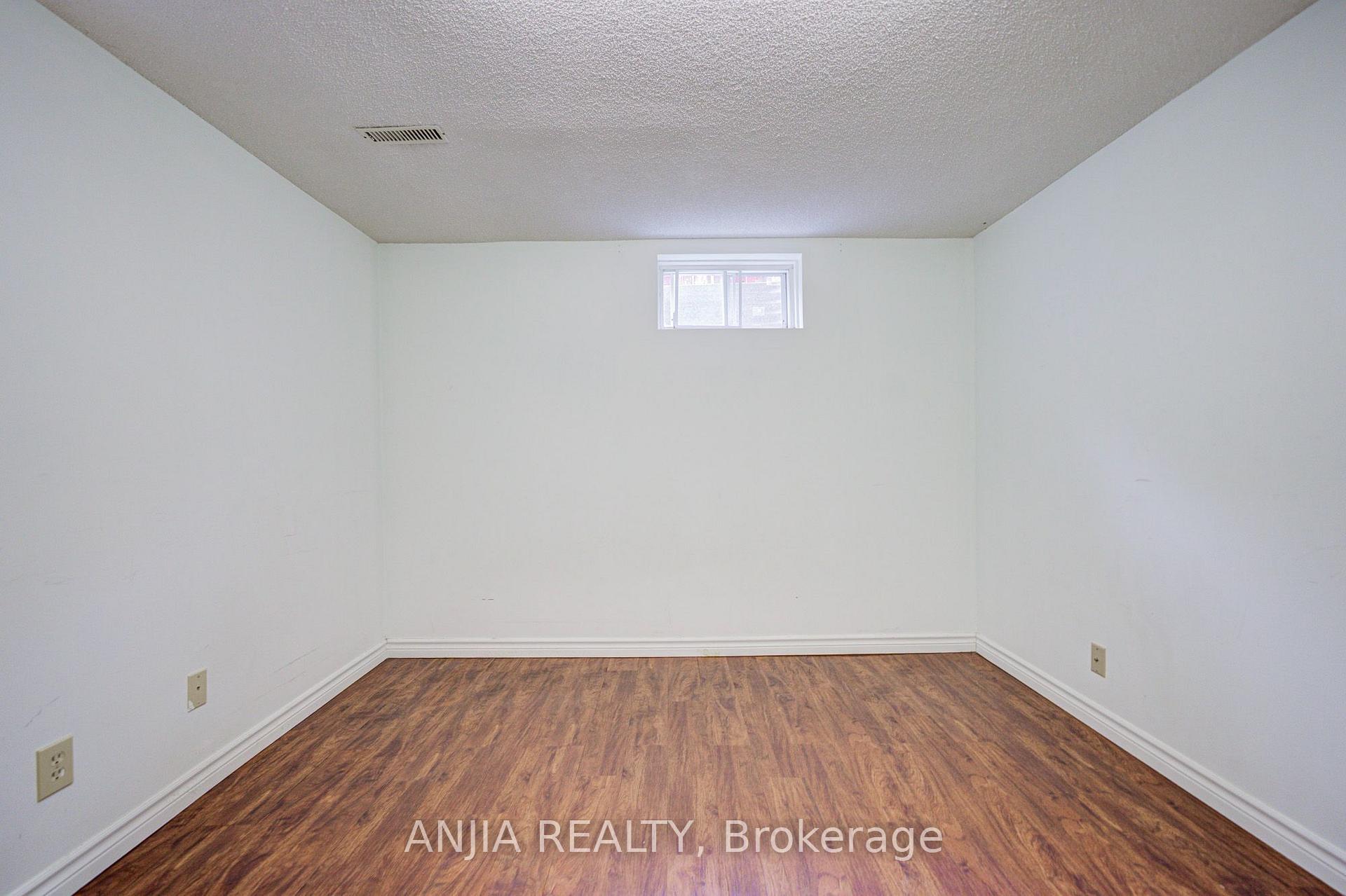 Photo 51 of 3 Mossbrook Crescent, Scarborough, Steeles — HOMEH