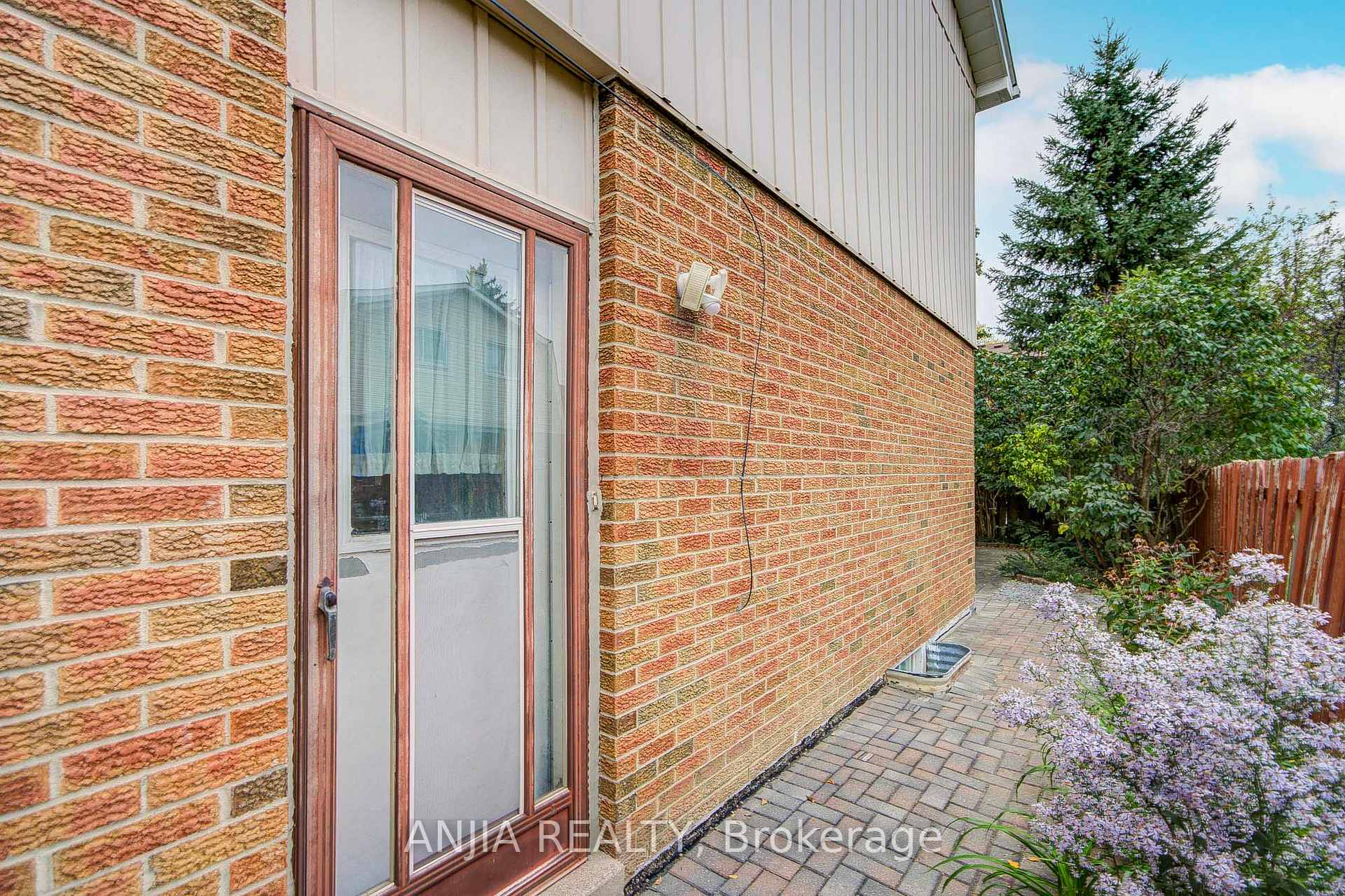 Photo 53 of 3 Mossbrook Crescent, Scarborough, Steeles — HOMEH