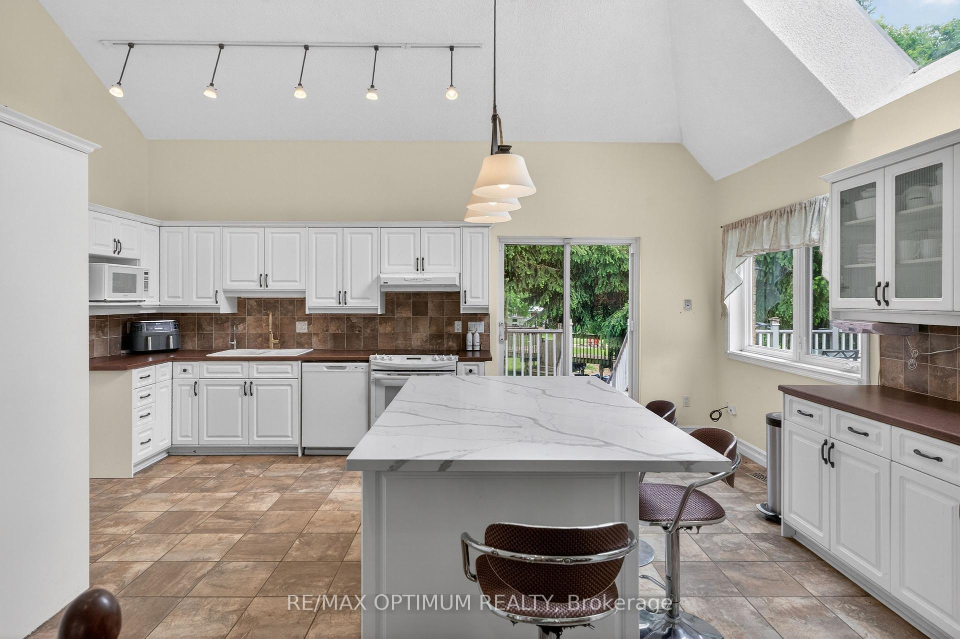 Photo 13 of 529 Campbellville Road, Hamilton, Rural Flamborough — HOMEH