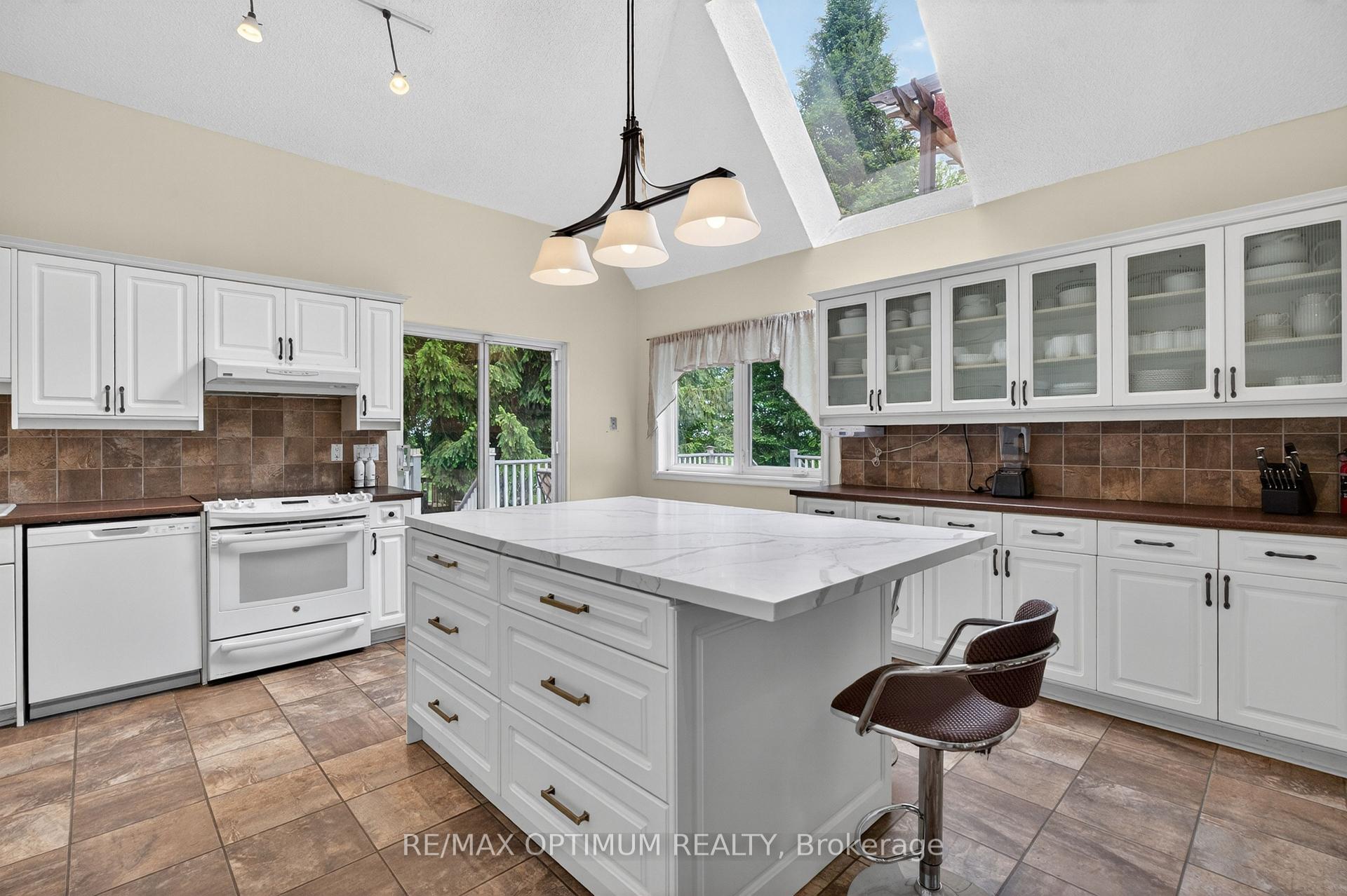 Photo 14 of 529 Campbellville Road, Hamilton, Rural Flamborough — HOMEH