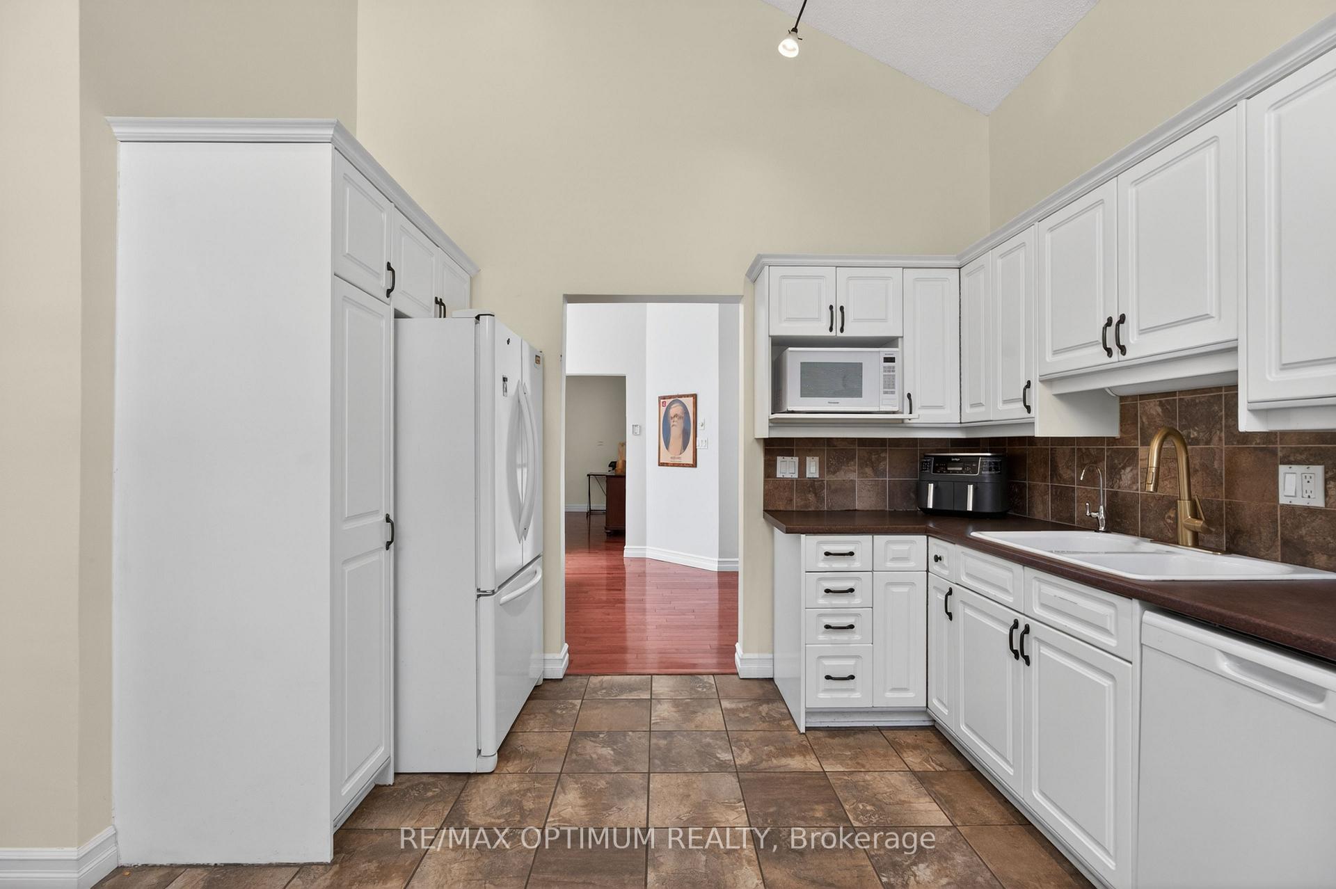 Photo 15 of 529 Campbellville Road, Hamilton, Rural Flamborough — HOMEH