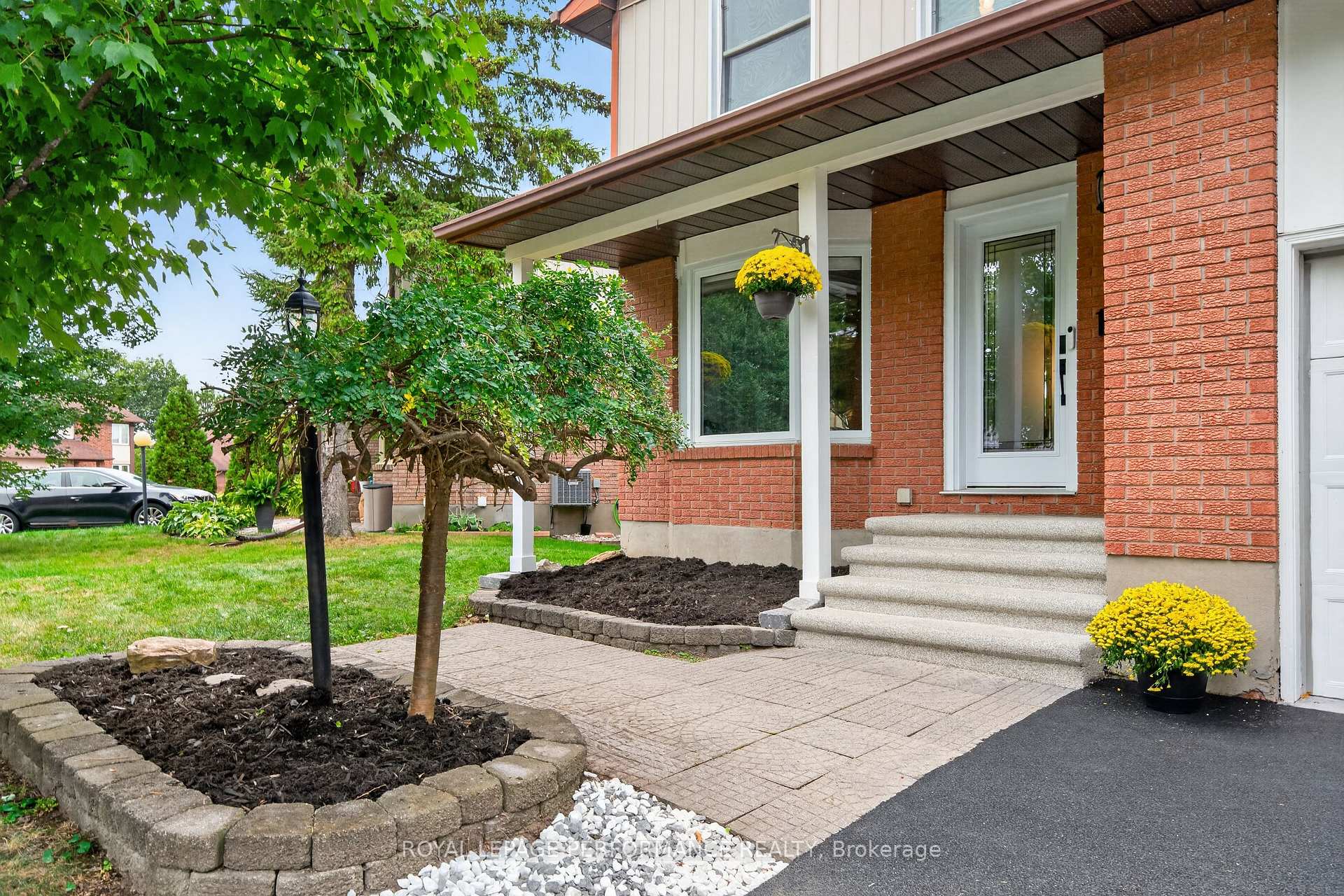Photo 2 of 38 Naismith Crescent, Ottawa, Kanata - Katimavik — HOMEH