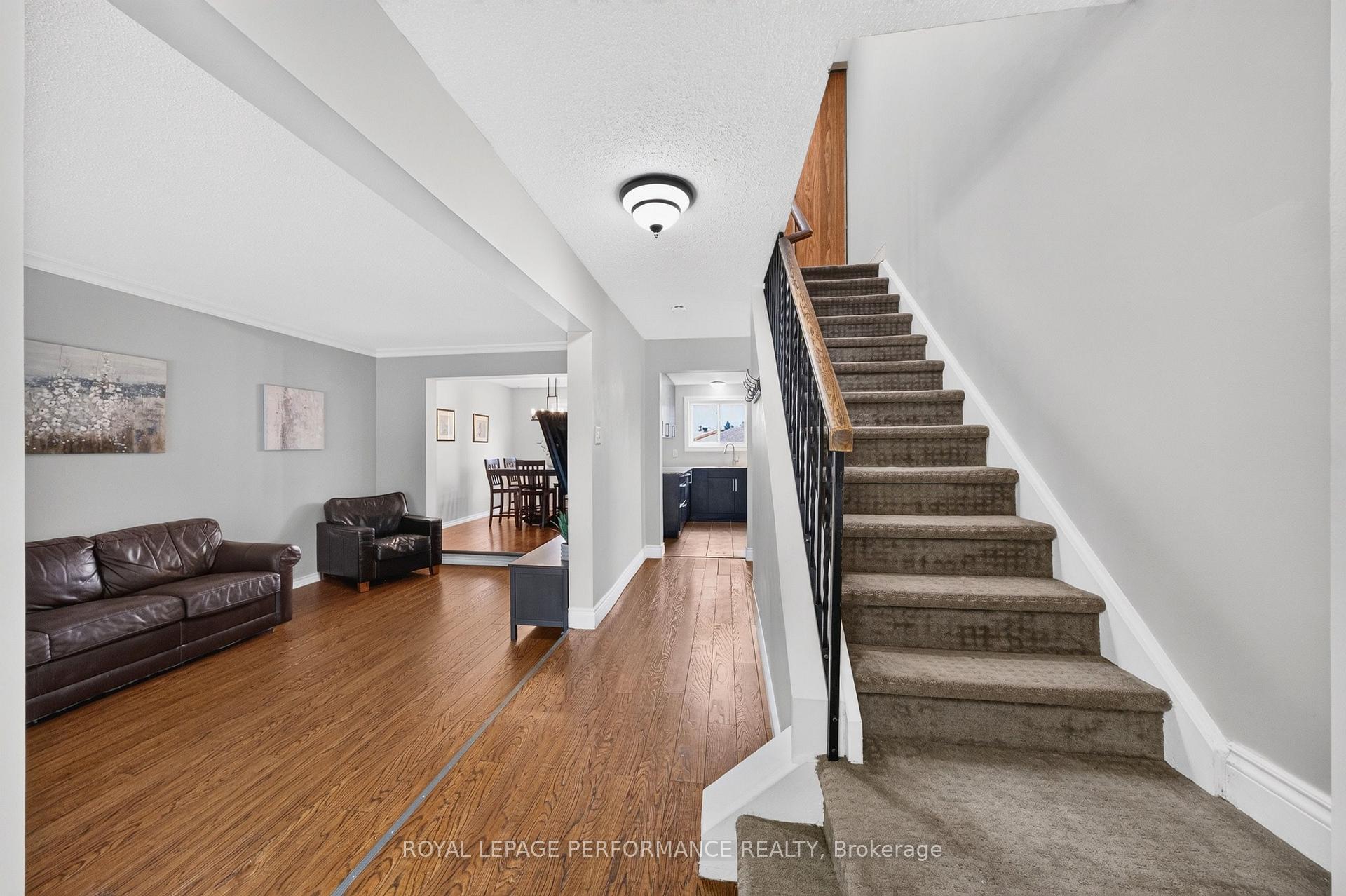 Photo 4 of 38 Naismith Crescent, Ottawa, Kanata - Katimavik — HOMEH