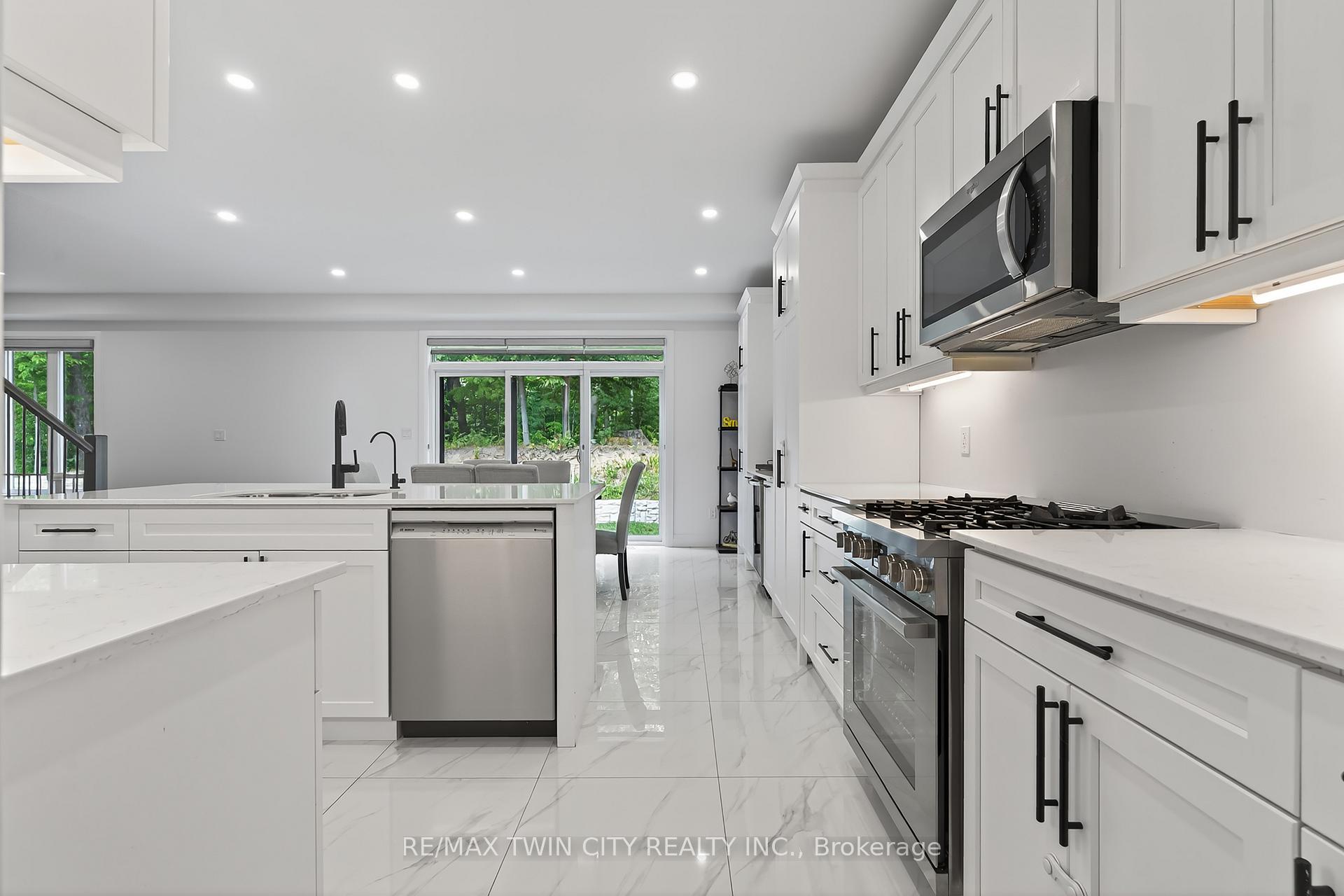Photo 6 of 209 Jeffrey Place, Kitchener, Country Hills East — HOMEH