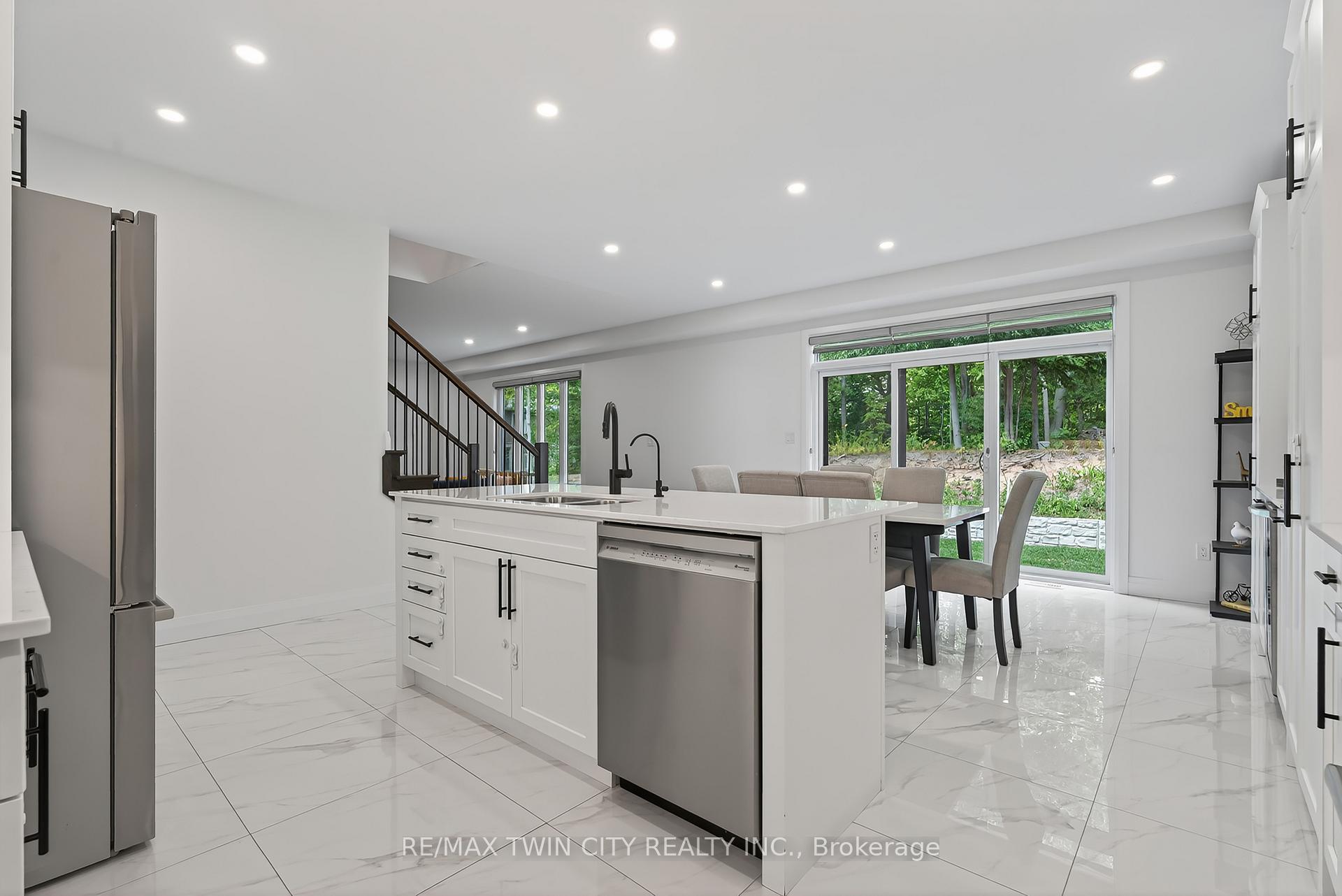 Photo 9 of 209 Jeffrey Place, Kitchener, Country Hills East — HOMEH
