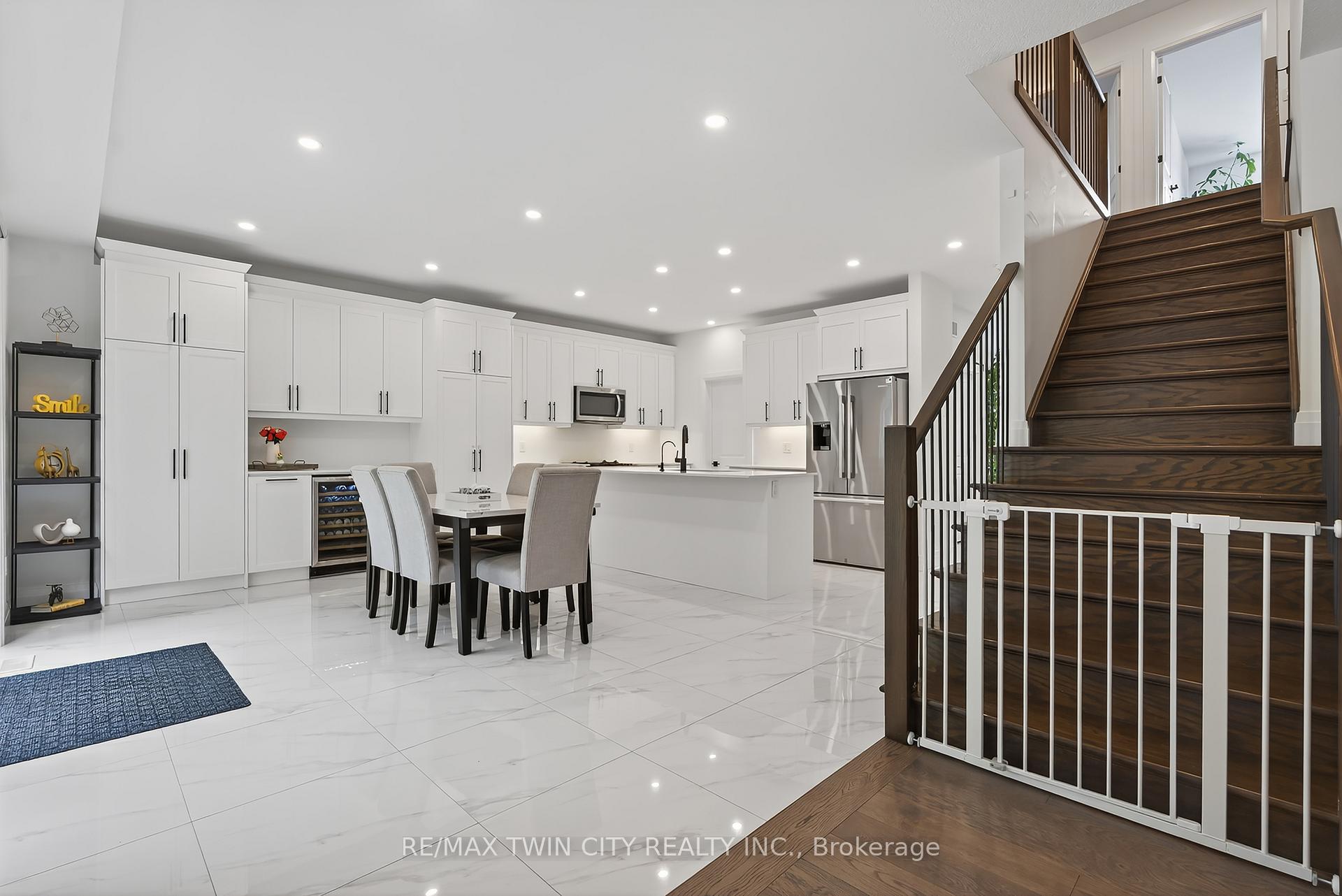 Photo 11 of 209 Jeffrey Place, Kitchener, Country Hills East — HOMEH
