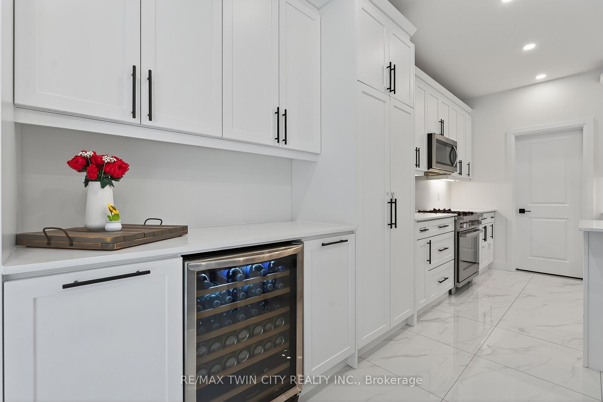 Photo 12 of 209 Jeffrey Place, Kitchener, Country Hills East — HOMEH