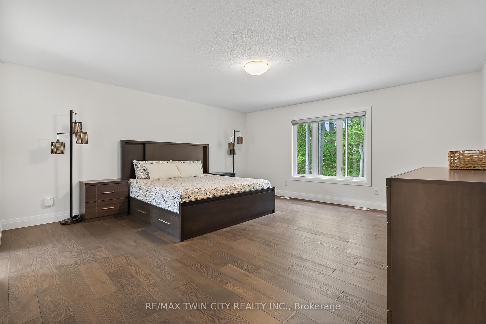 Photo 18 of 209 Jeffrey Place, Kitchener, Country Hills East — HOMEH