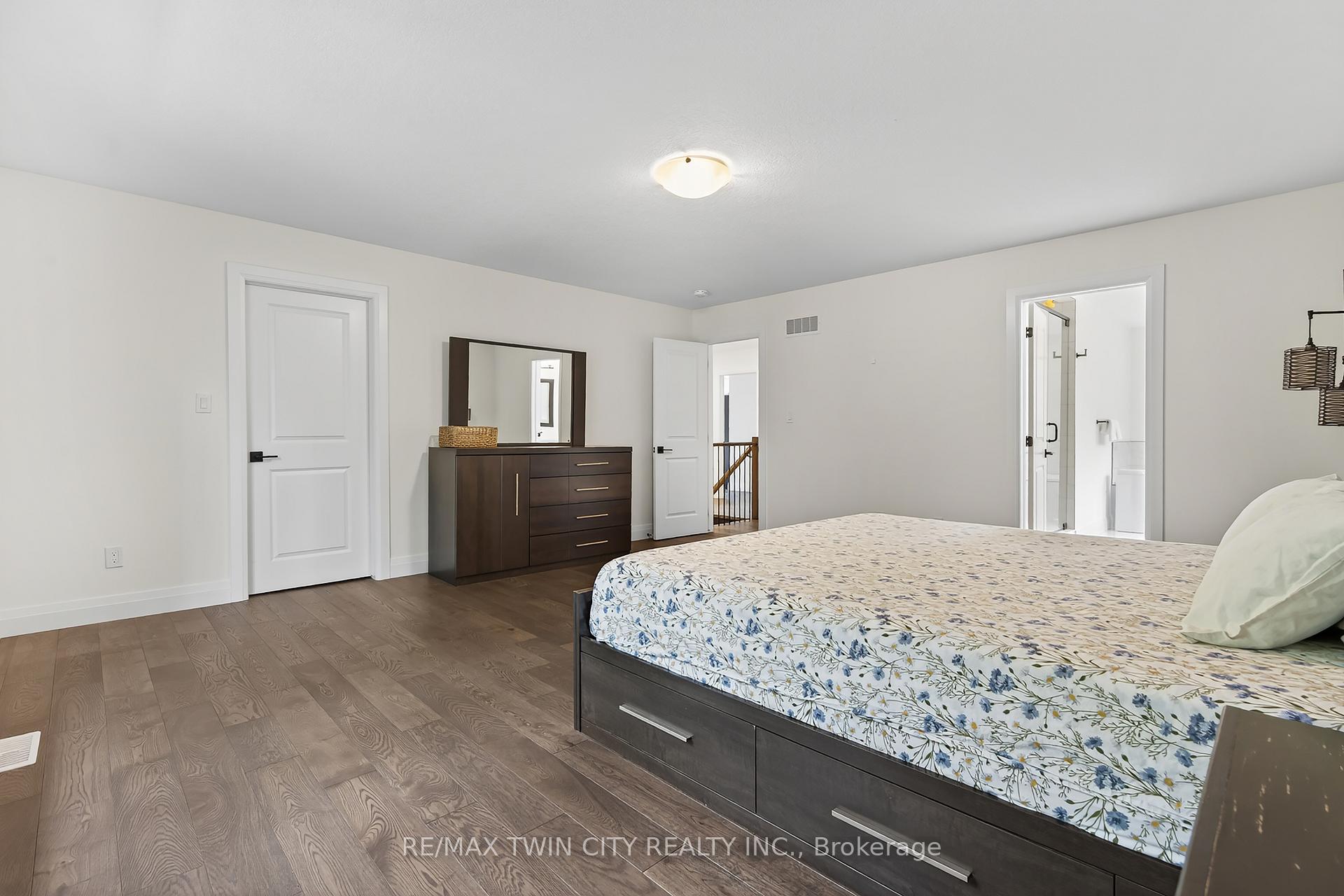 Photo 19 of 209 Jeffrey Place, Kitchener, Country Hills East — HOMEH