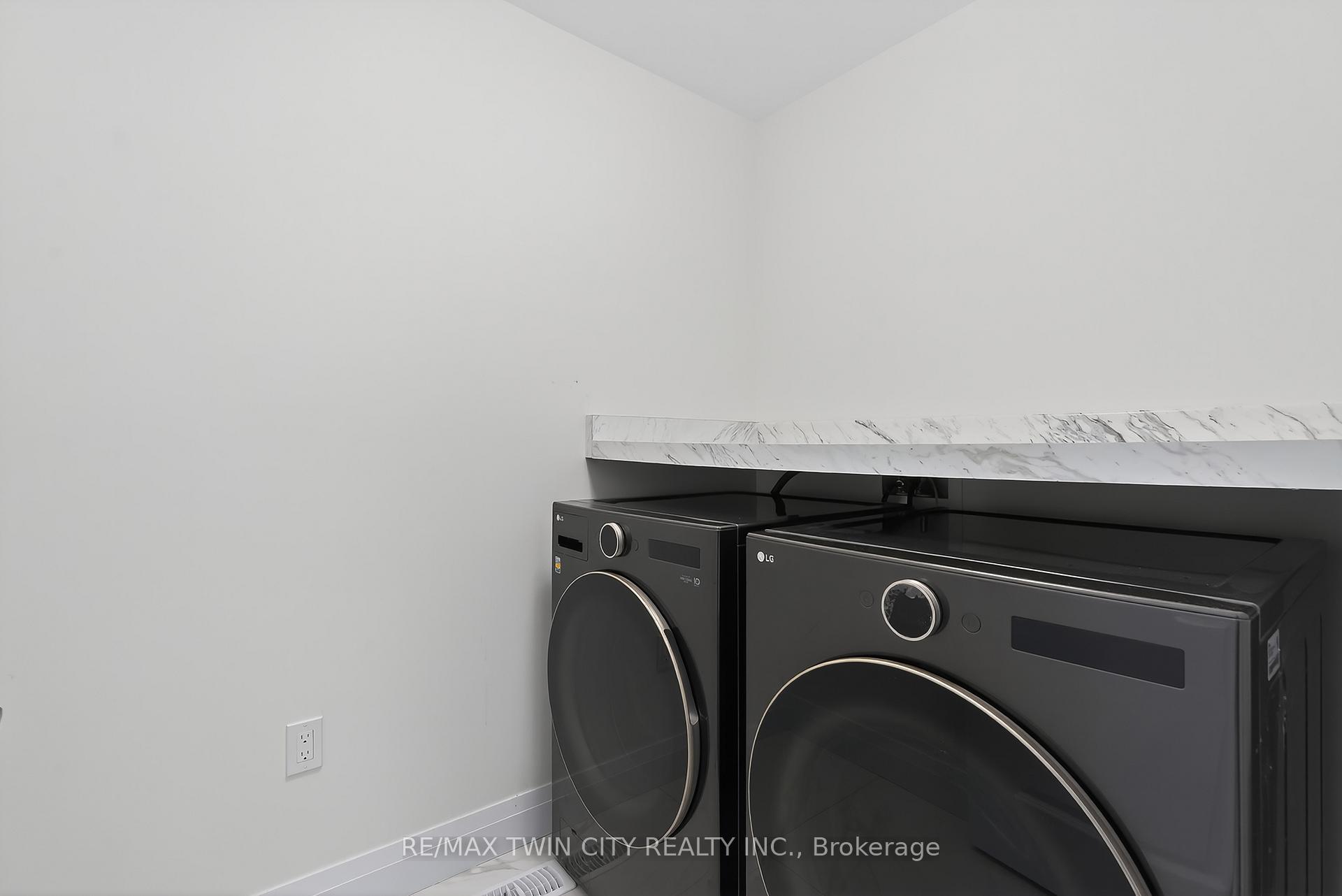 Photo 29 of 209 Jeffrey Place, Kitchener, Country Hills East — HOMEH