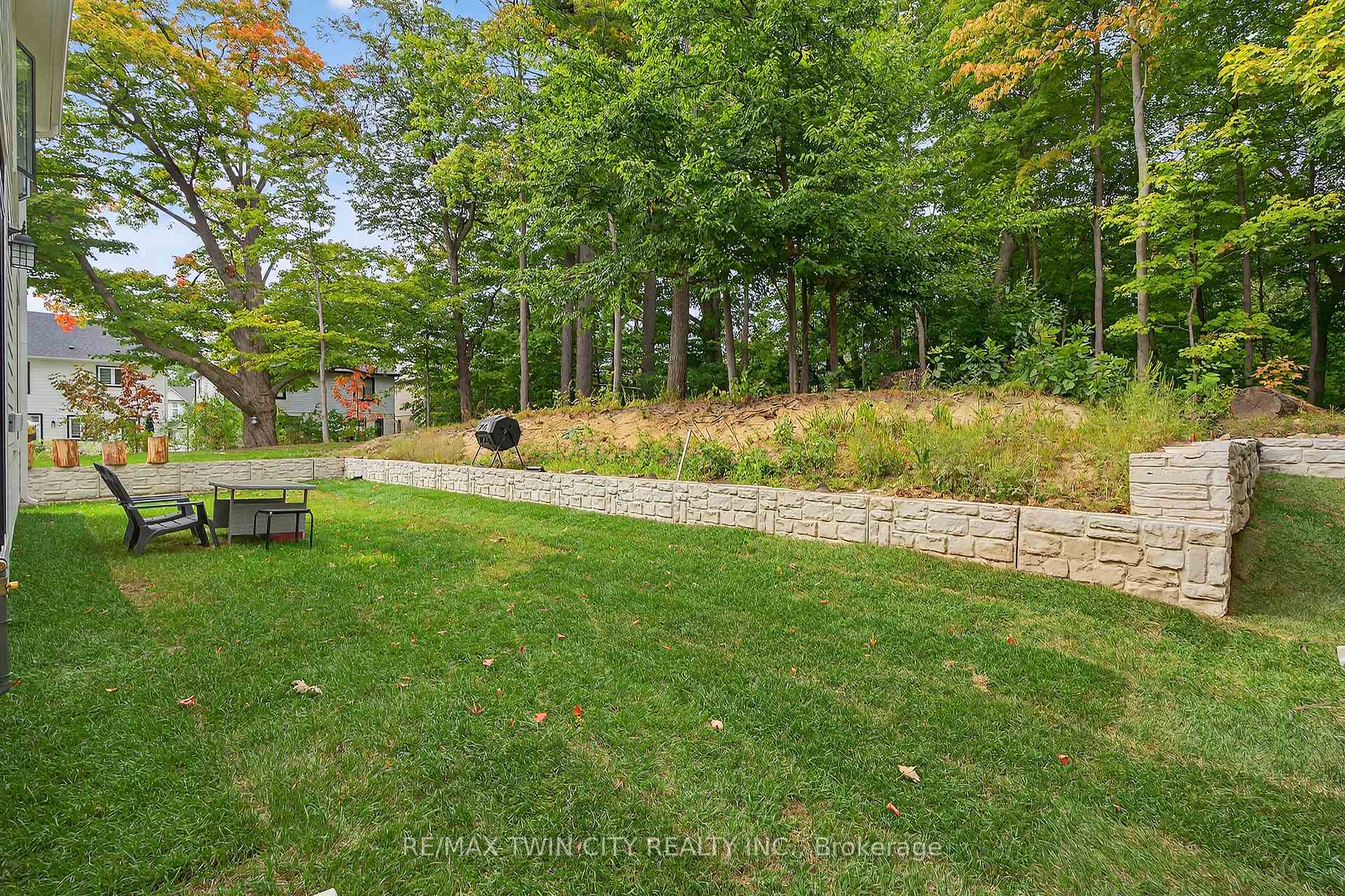 Photo 30 of 209 Jeffrey Place, Kitchener, Country Hills East — HOMEH