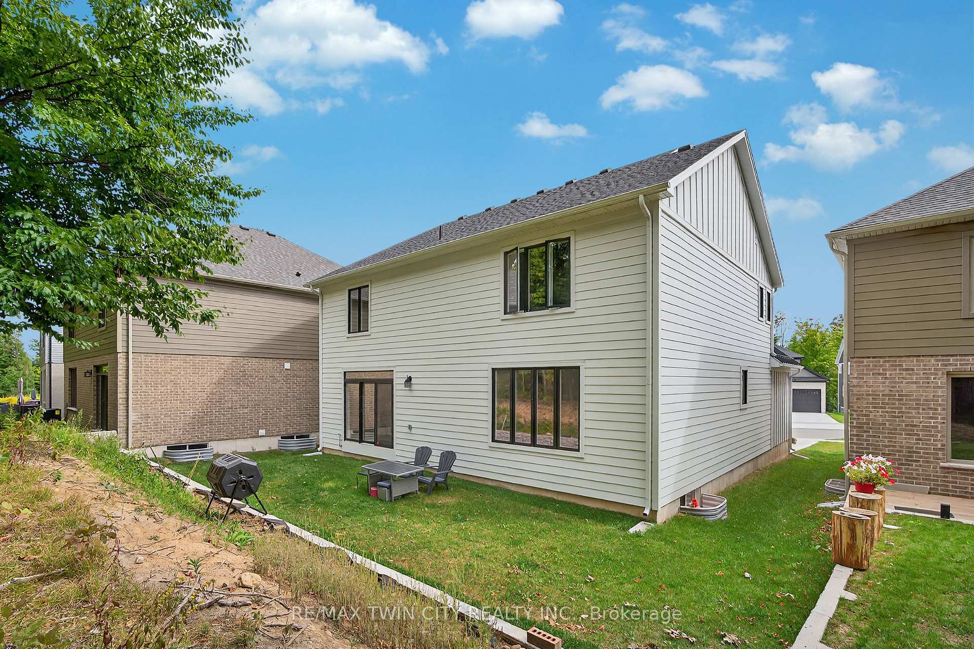 Photo 32 of 209 Jeffrey Place, Kitchener, Country Hills East — HOMEH