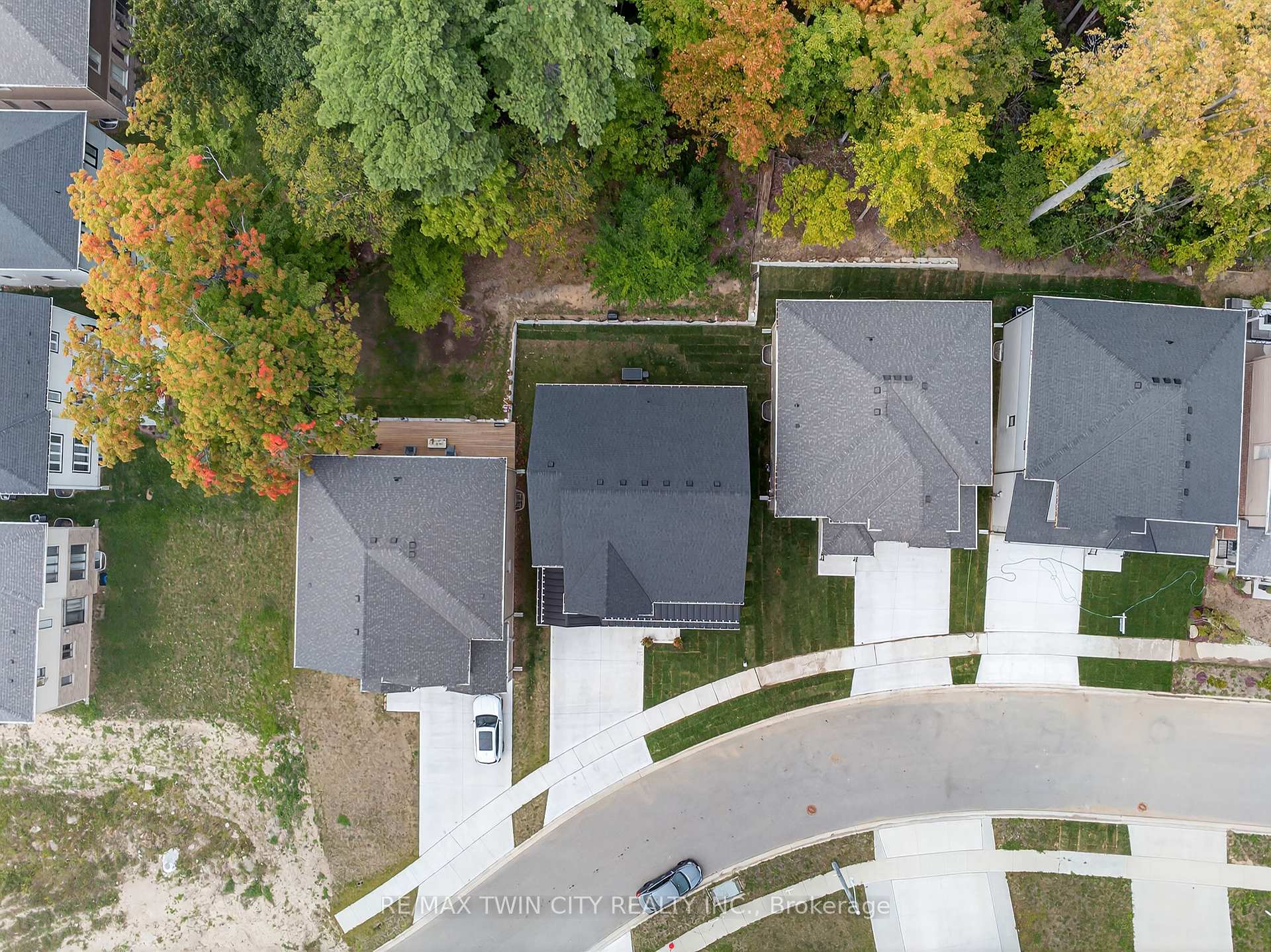 Photo 34 of 209 Jeffrey Place, Kitchener, Country Hills East — HOMEH