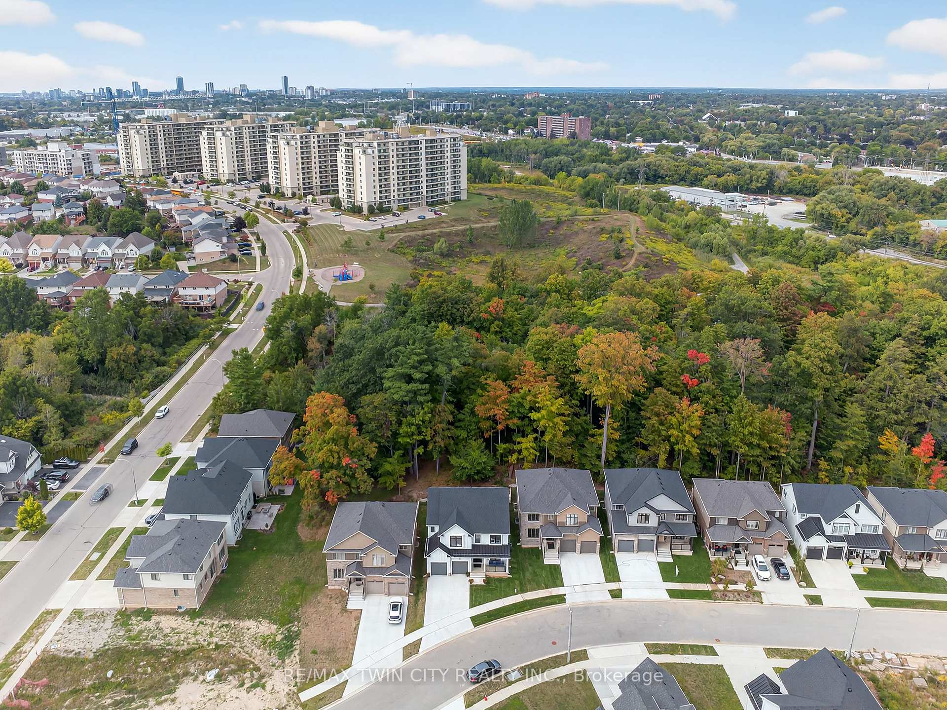 Photo 36 of 209 Jeffrey Place, Kitchener, Country Hills East — HOMEH