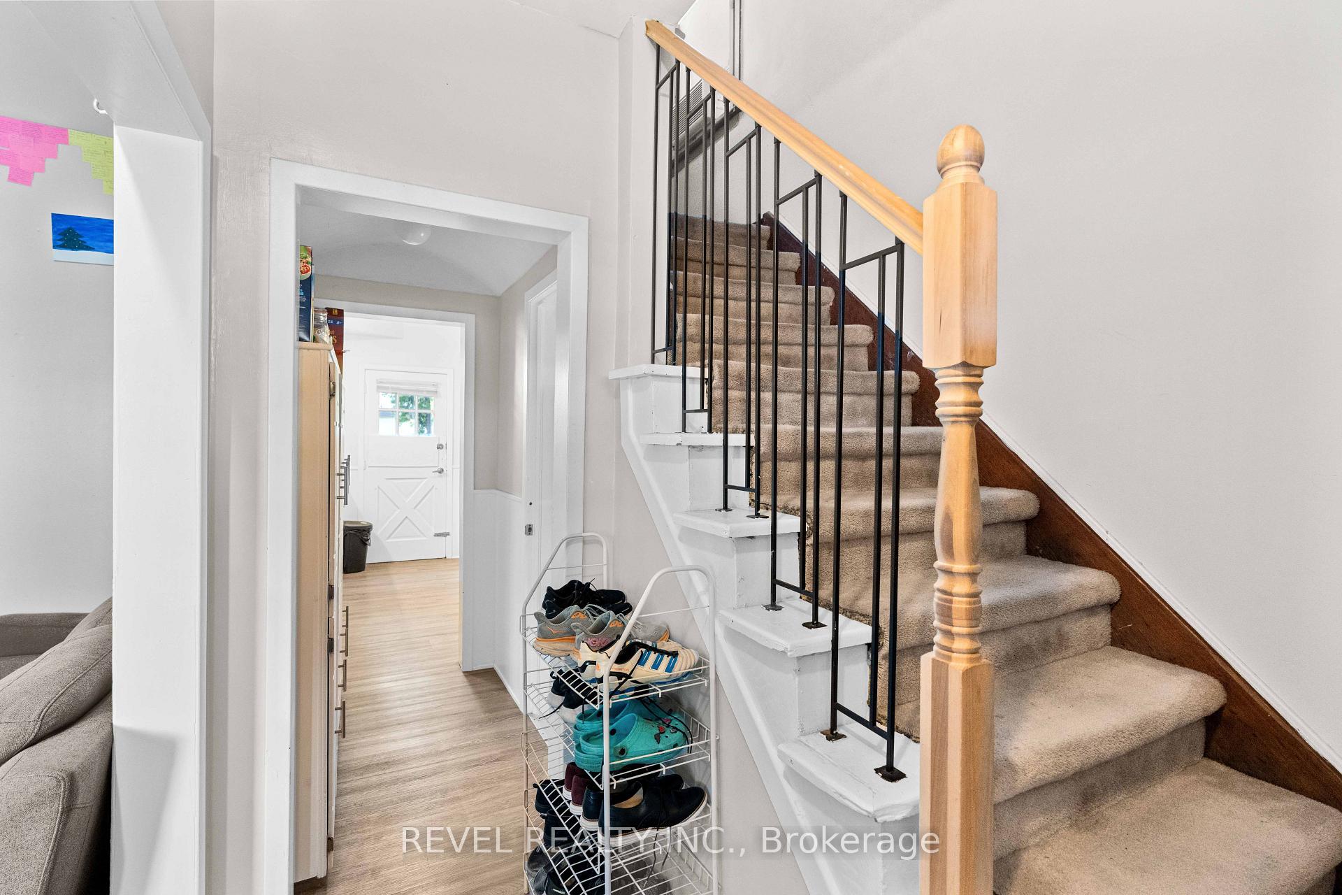 Photo 3 of 33 Cline Avenue N, Hamilton, Westdale — HOMEH