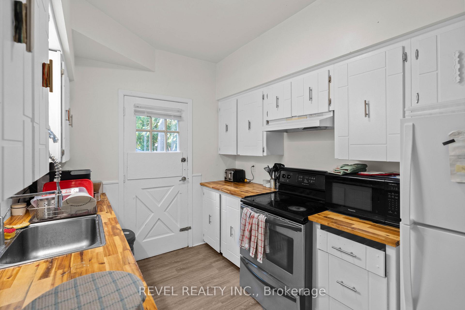 Photo 4 of 33 Cline Avenue N, Hamilton, Westdale — HOMEH