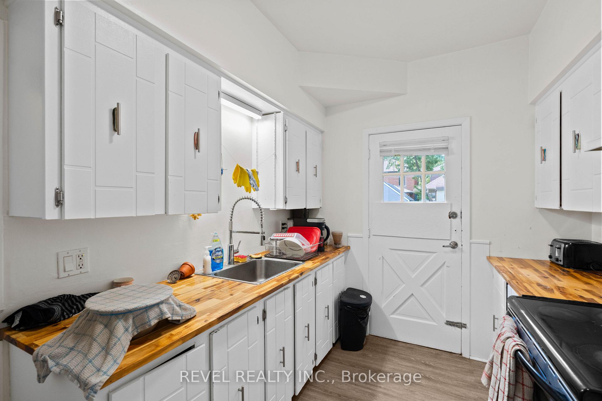 Photo 5 of 33 Cline Avenue N, Hamilton, Westdale — HOMEH