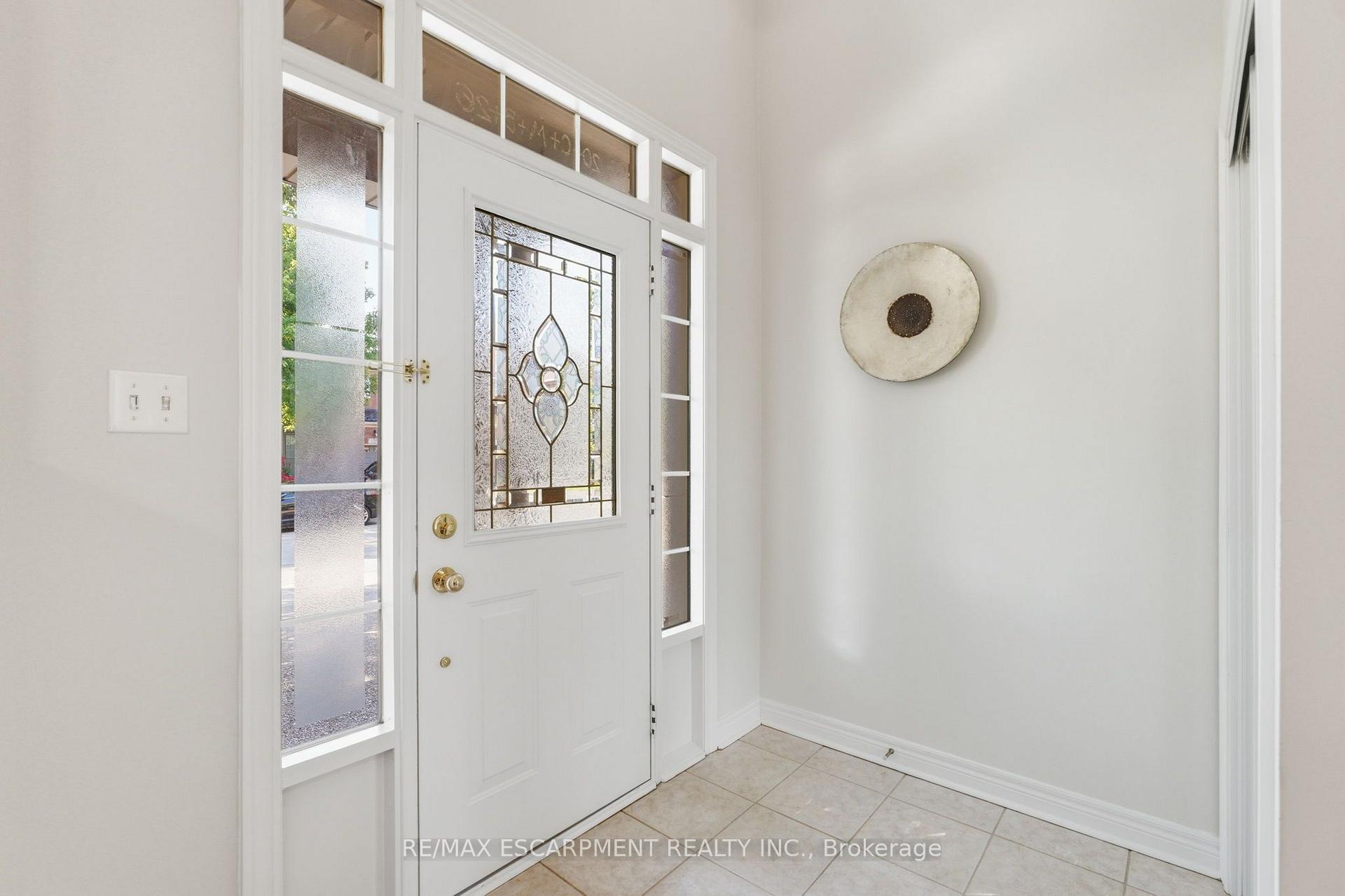 Photo 3 of 2241 Glazebrook Circle, Oakville, Westmount — HOMEH