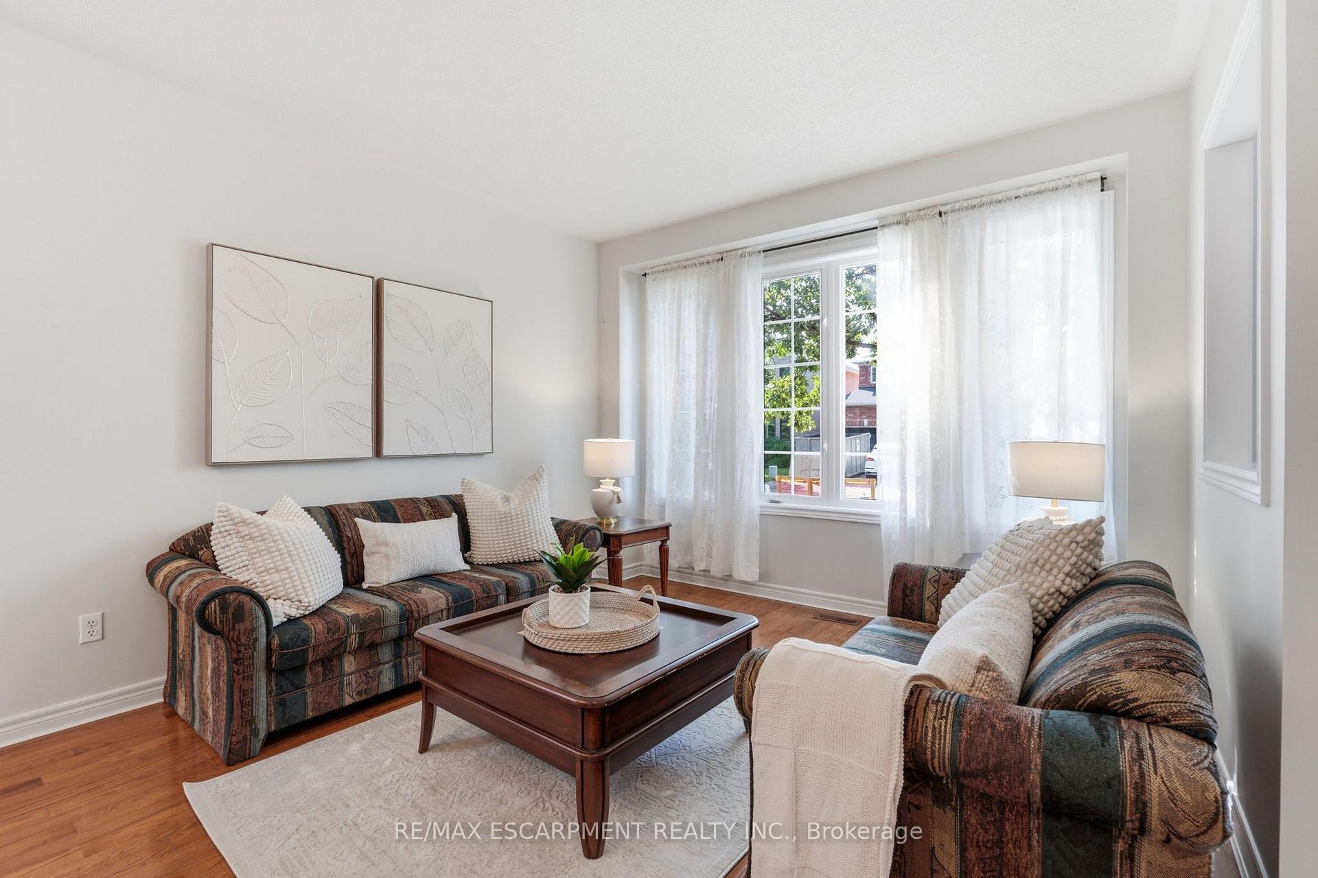 Photo 4 of 2241 Glazebrook Circle, Oakville, Westmount — HOMEH