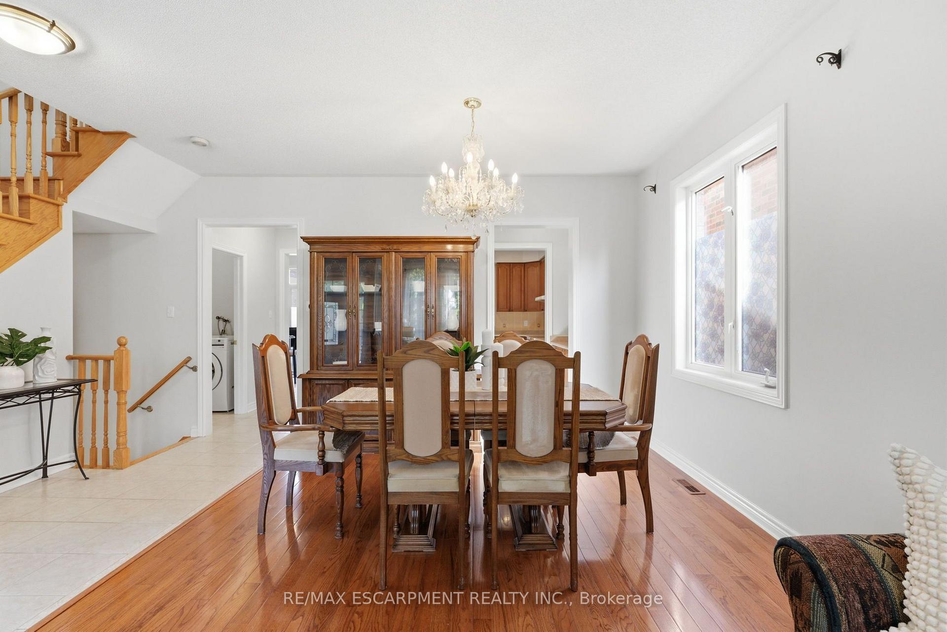 Photo 8 of 2241 Glazebrook Circle, Oakville, Westmount — HOMEH