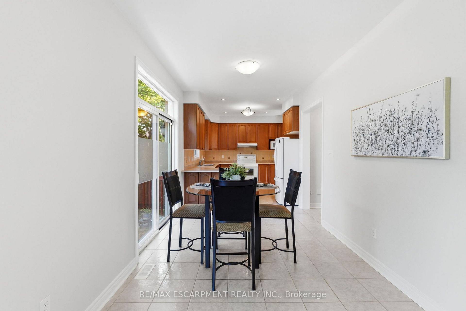 Photo 17 of 2241 Glazebrook Circle, Oakville, Westmount — HOMEH