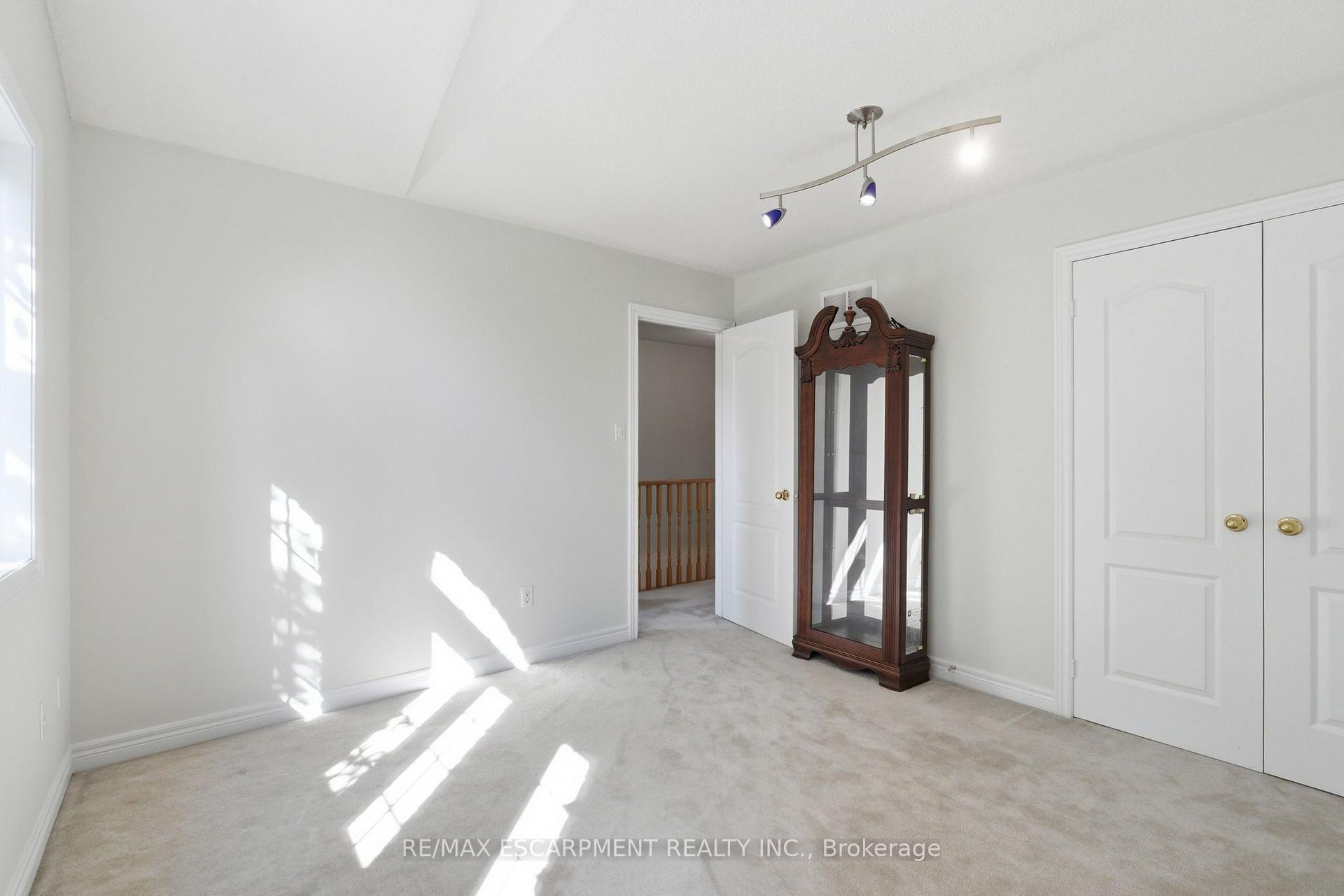 Photo 37 of 2241 Glazebrook Circle, Oakville, Westmount — HOMEH