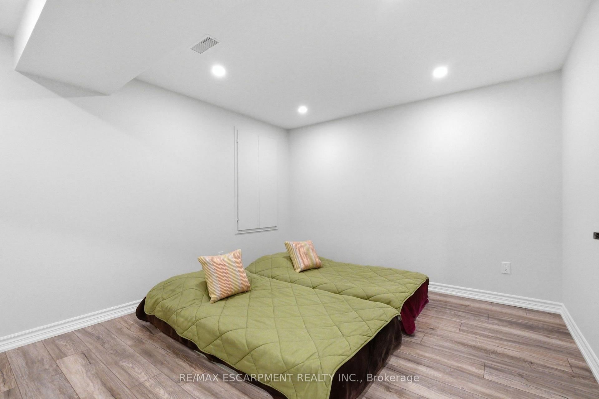 Photo 42 of 2241 Glazebrook Circle, Oakville, Westmount — HOMEH